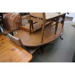 Oval extending table with 6 matching chairs