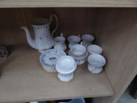 Quantity of Royal Albert Memory Lane patterned crockery