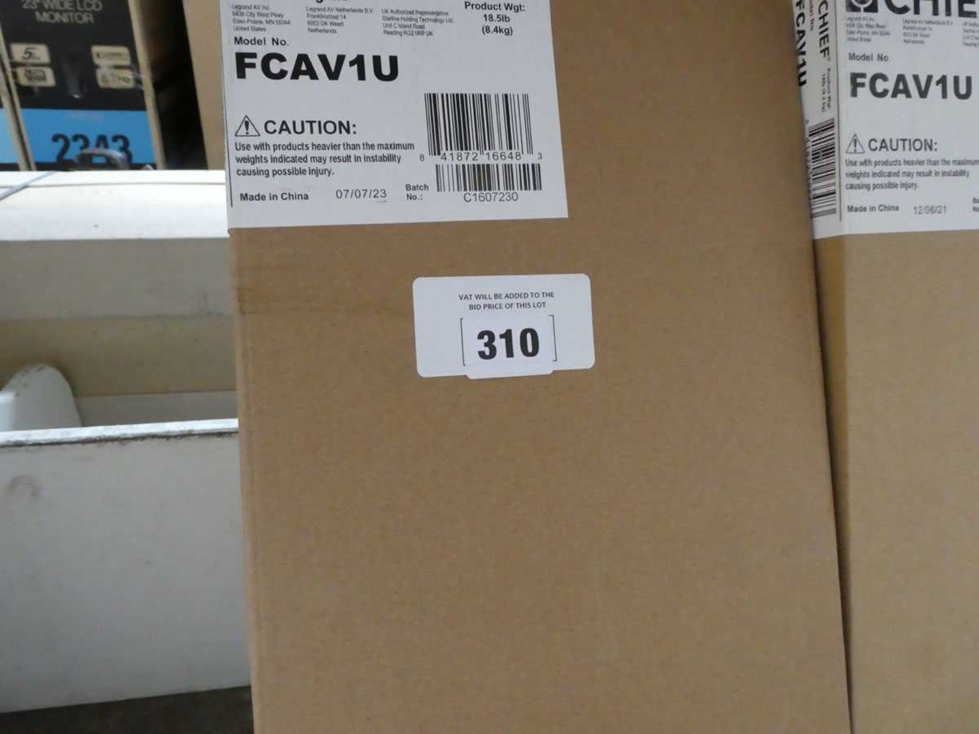 +VAT 8x Chief FCVA1U pull out accessory racks in box - Bild 2 aus 3