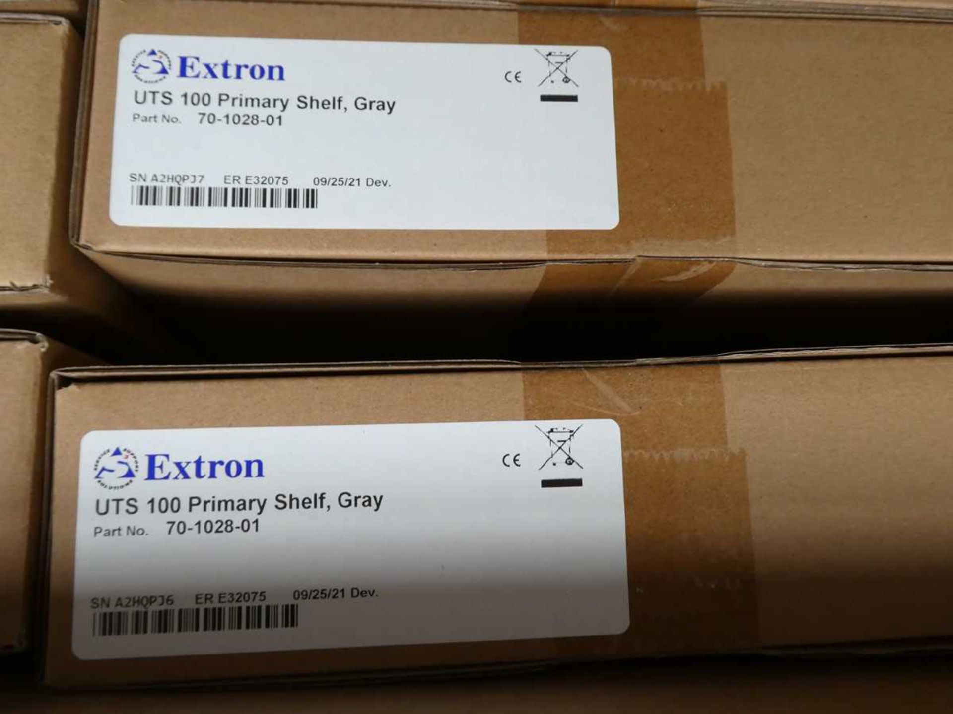+VAT 16 boxed Extron UTS100 primary shelves in grey - Image 3 of 3