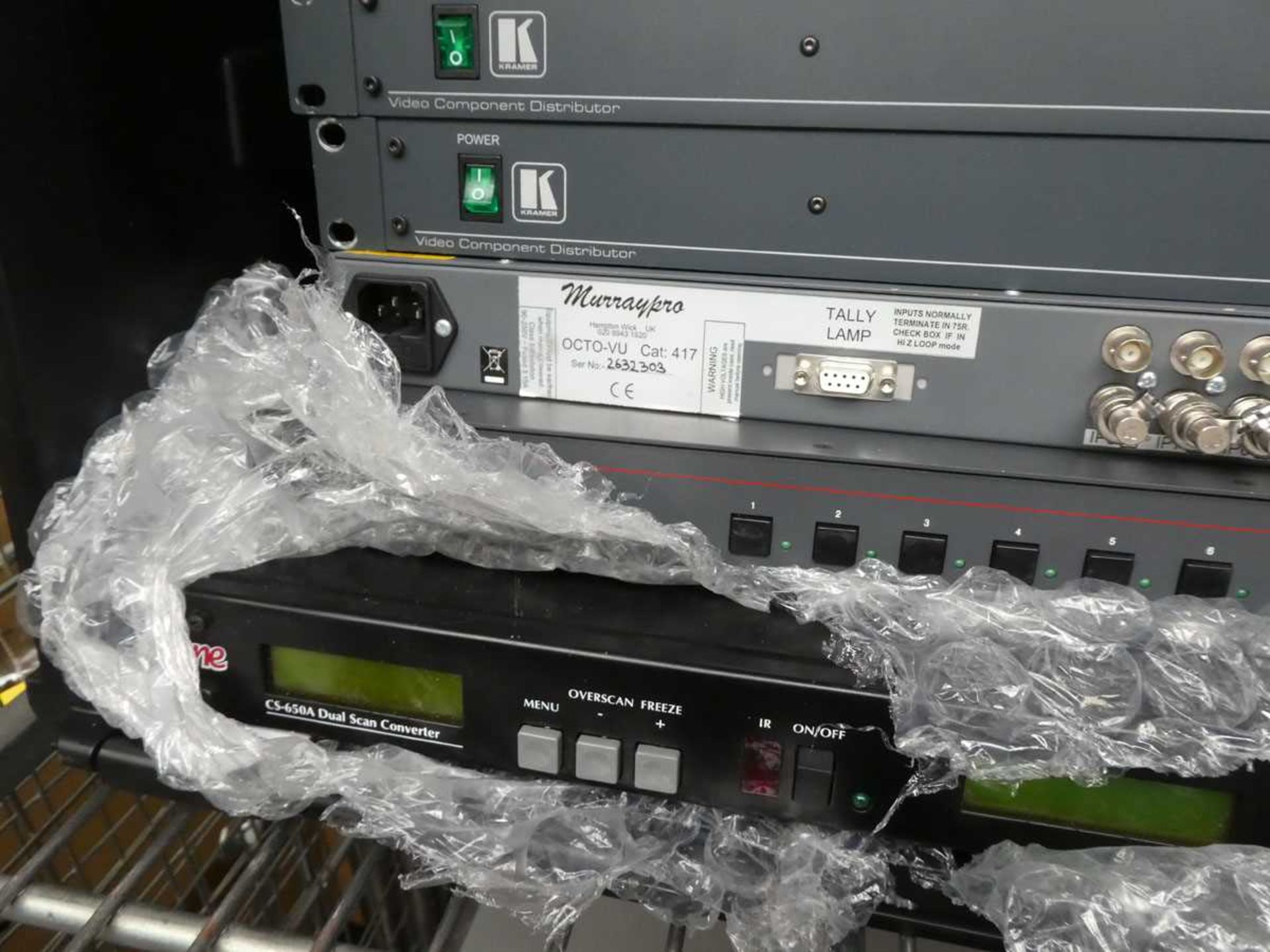 +VAT 8 rack mounted units including TV One CS650A dual scan converter, Extron SW6 audio switcher, - Bild 3 aus 3