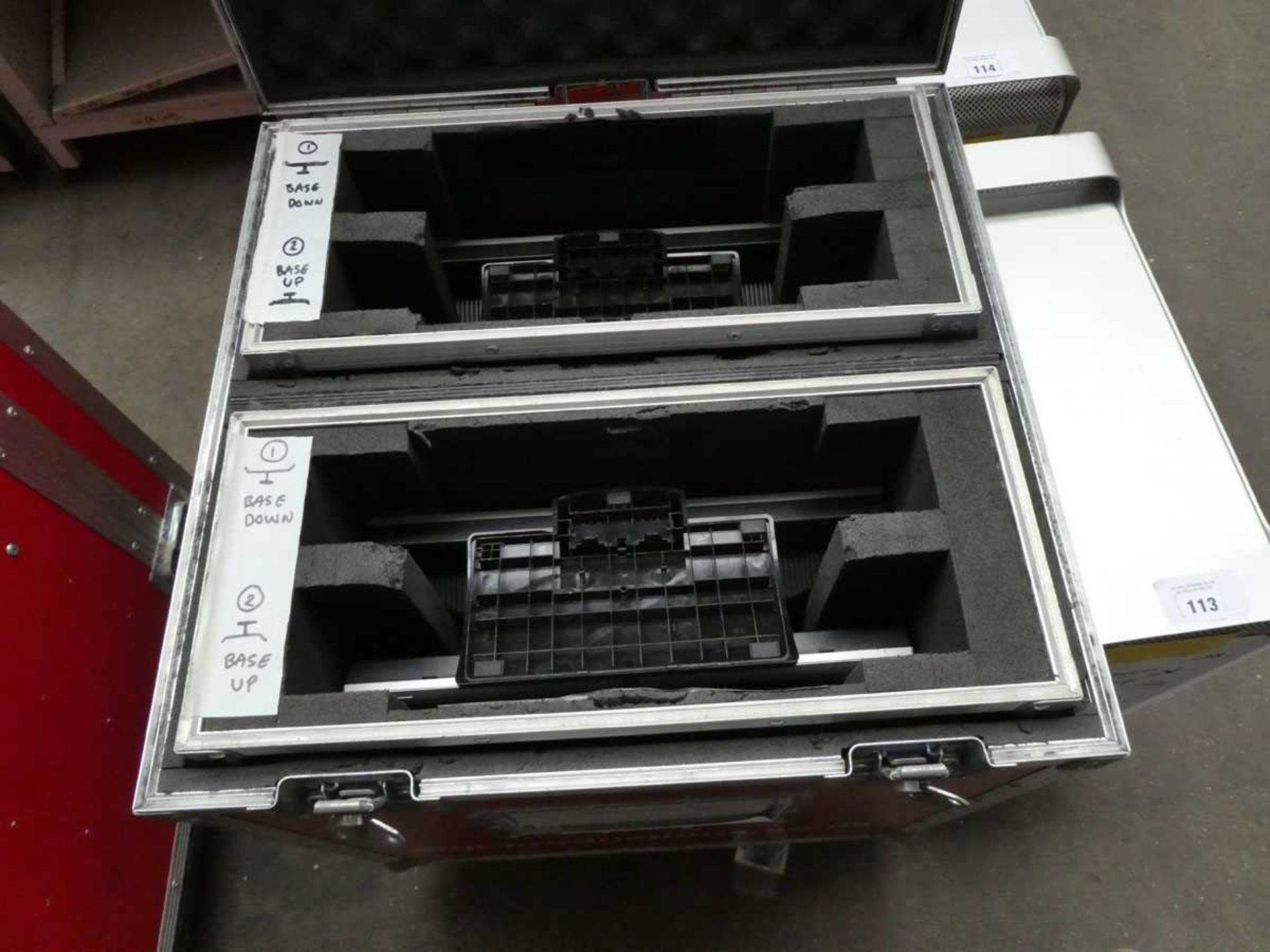 +VAT Red flight case cube on castors containing 4 BenQ 17" monitors - Image 3 of 3