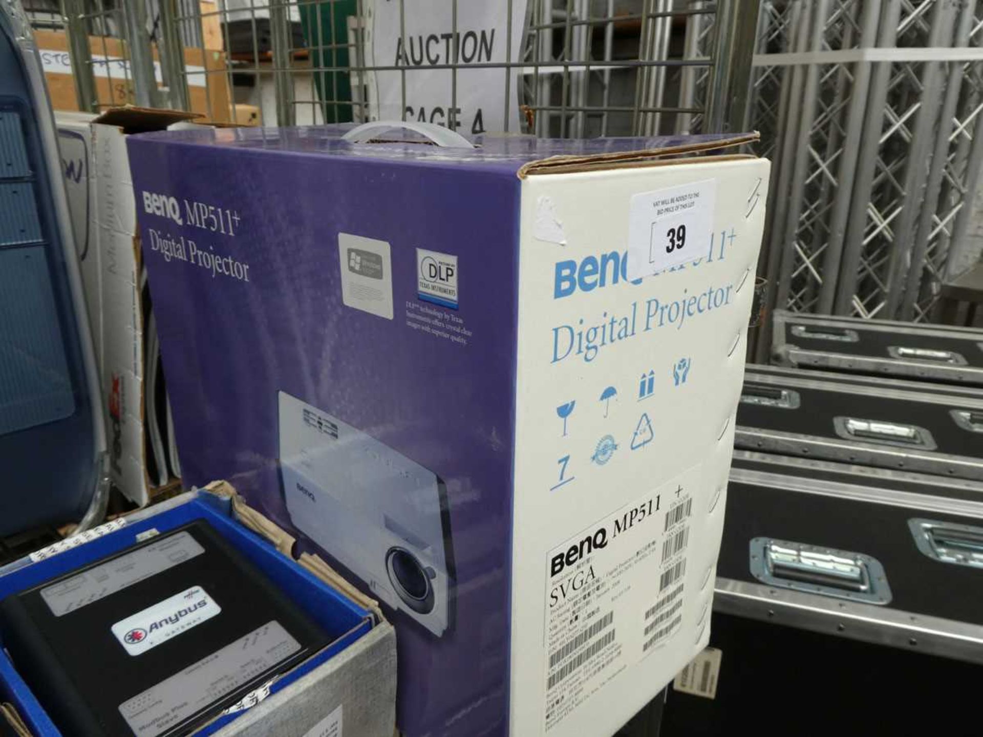 +VAT BenQ MP511 digital projector in box