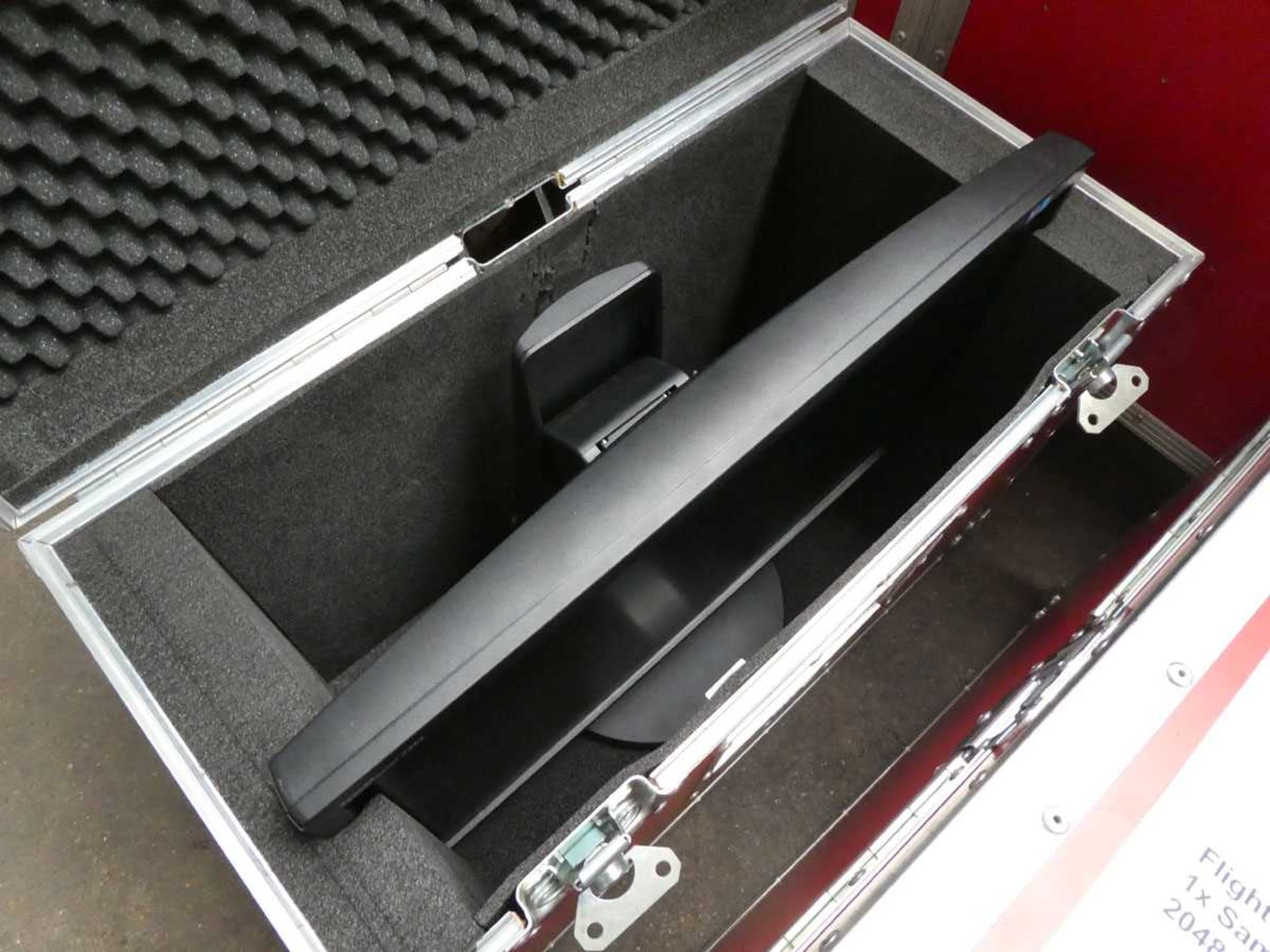 +VAT Red flight case containing Samsung 23" LCD monitor - Bild 3 aus 3