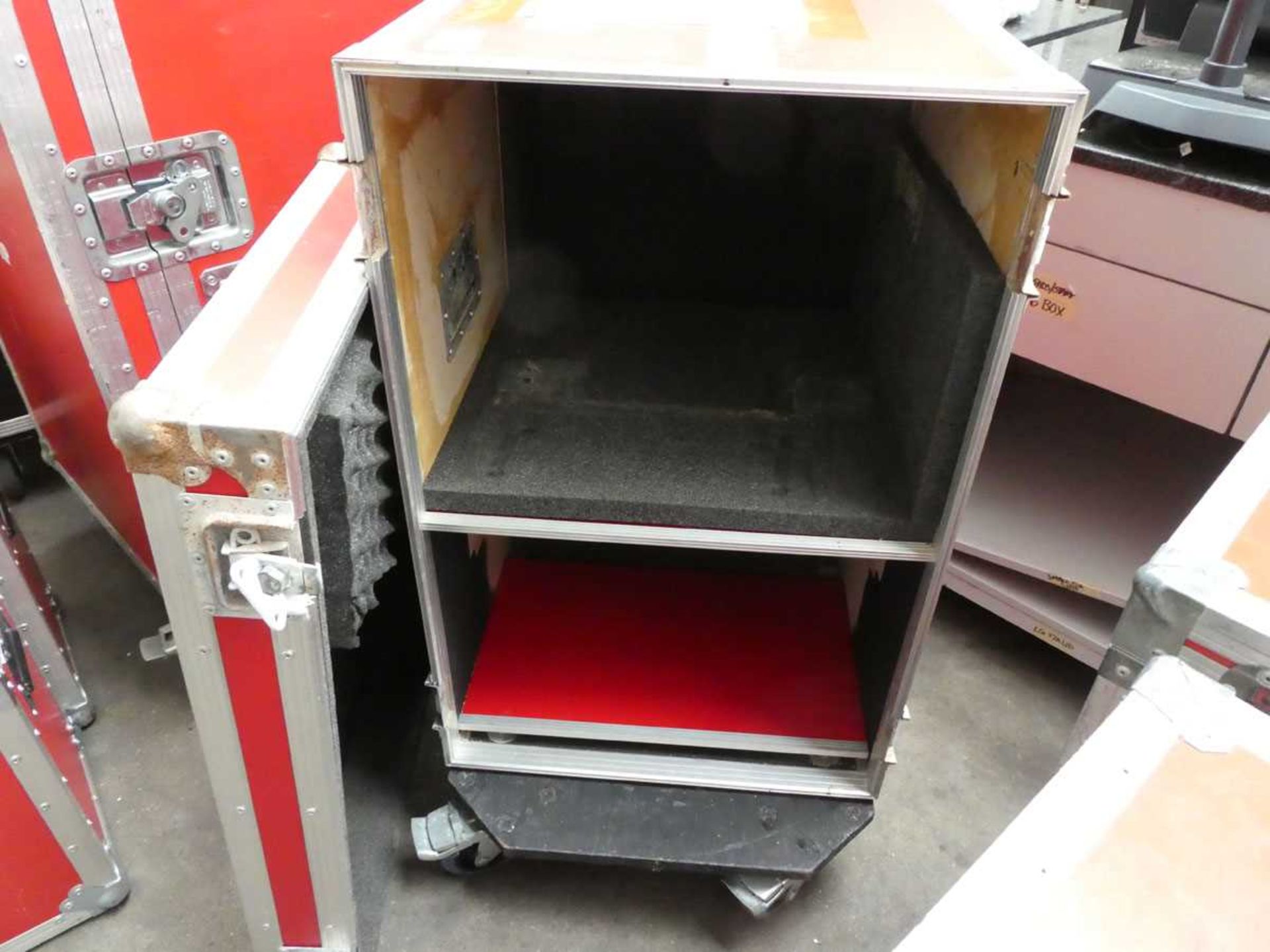 +VAT Red flight case with removable doors, front and back, size approx. 690x510x940mm - Image 3 of 3