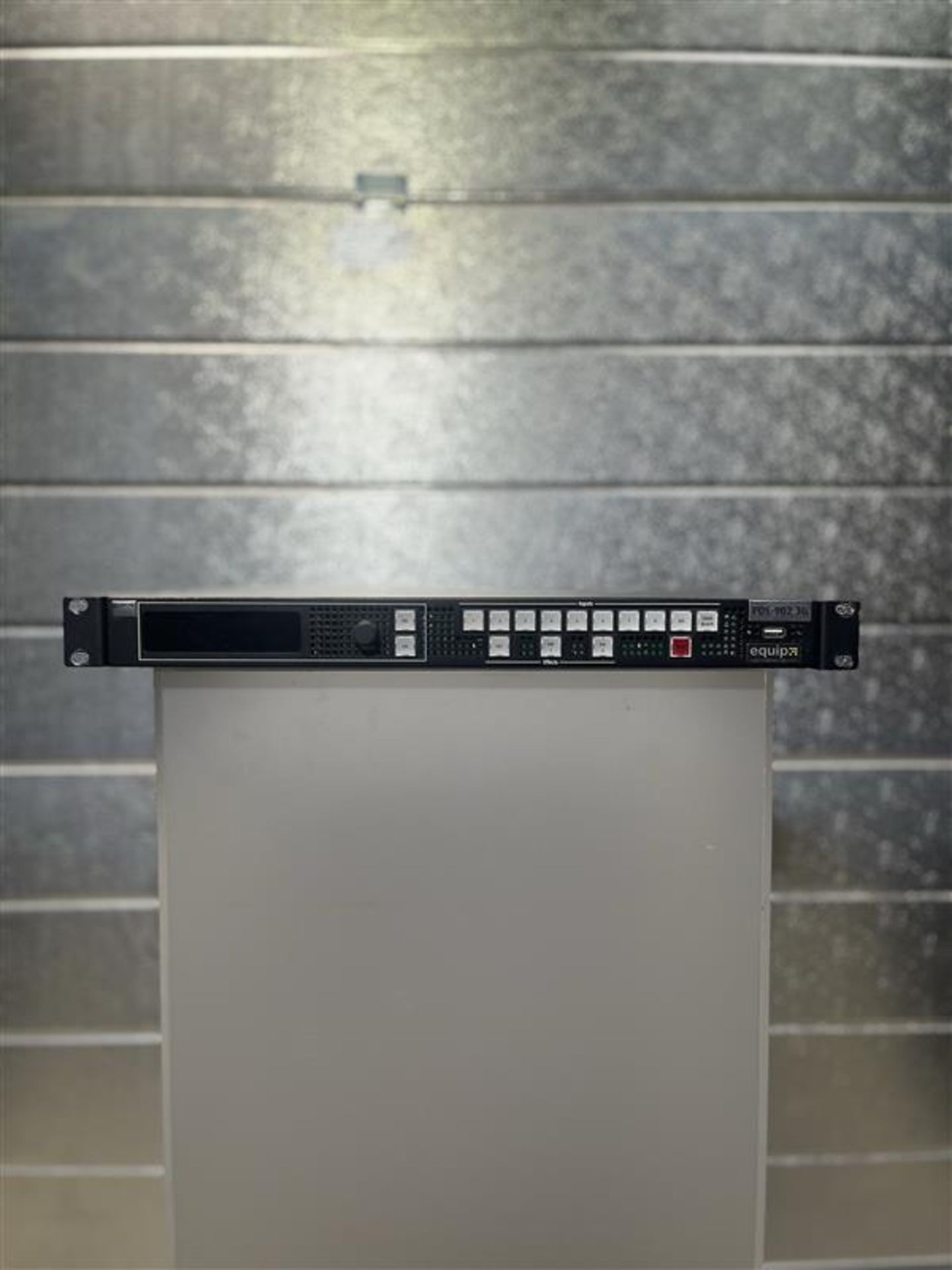 A Barco PDS-902 3G Seamless video switcher NB. damaged dvi input (no flight case included),