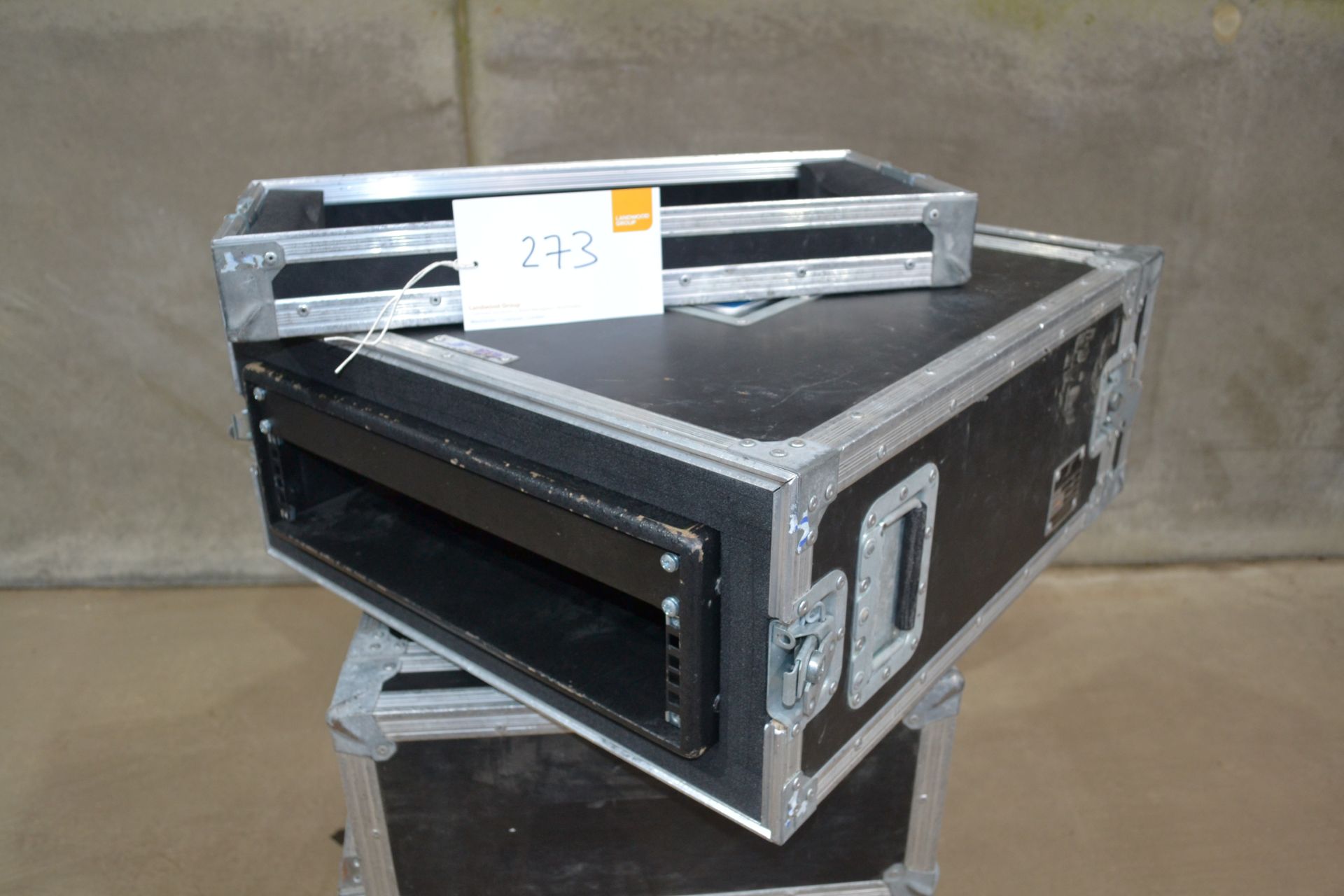 A Heavy Duty Rack Case: suspended sleeve rack case by 5star, heavy duty foam lined case containing - Image 2 of 2