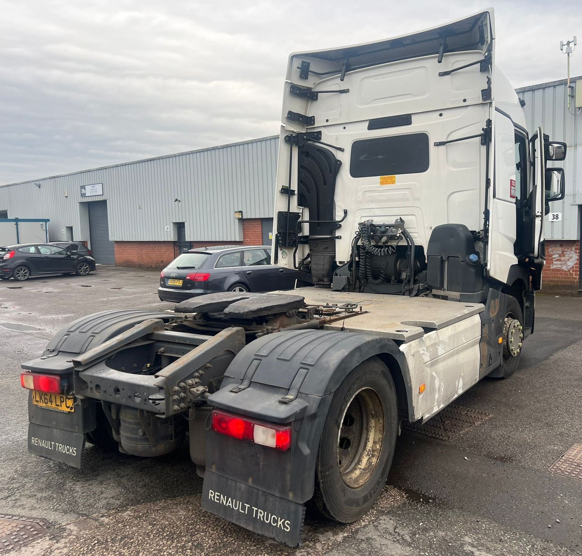 A Renault T430 4x2 Tractor Unit, Reg. No.LK64LPC, first registered 27/10/2014, indicated 761,760 km, - Image 5 of 9