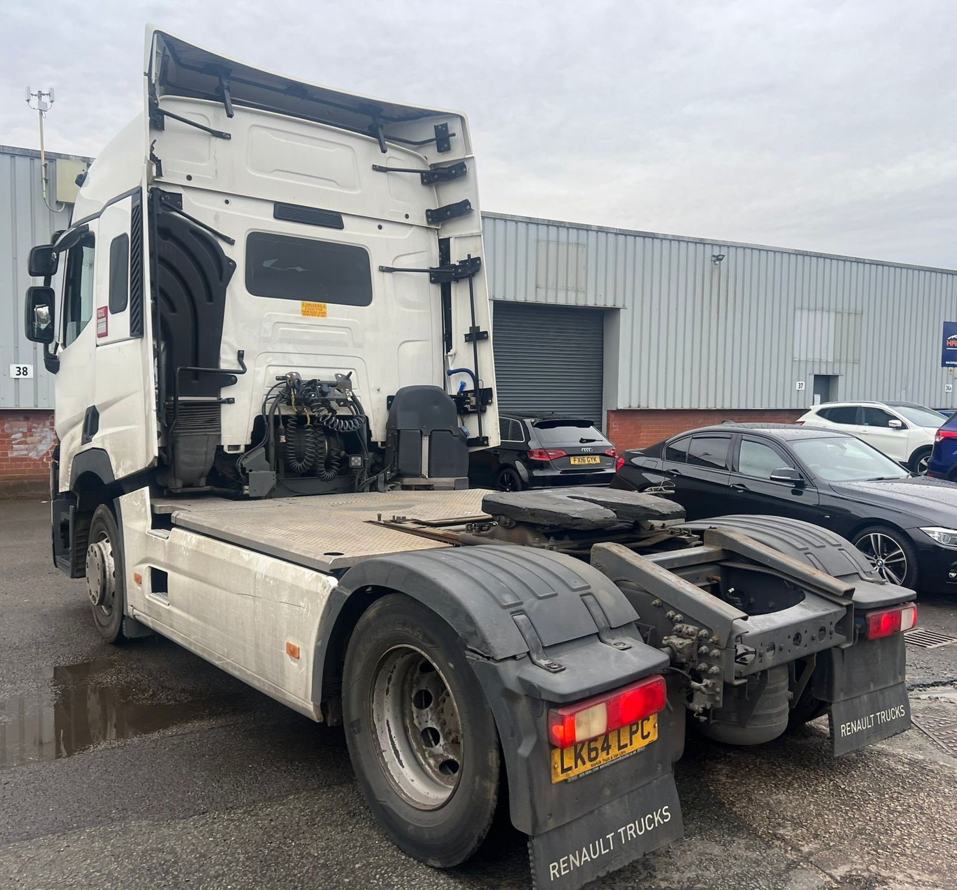 A Renault T430 4x2 Tractor Unit, Reg. No.LK64LPC, first registered 27/10/2014, indicated 761,760 km, - Image 4 of 9