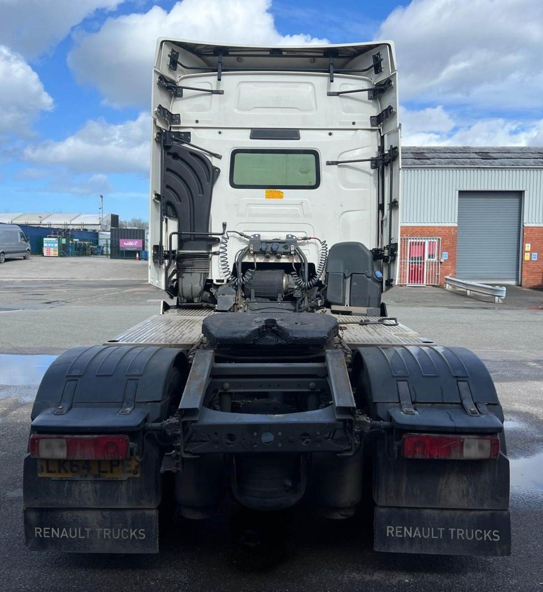 A Renault T430 4x2 Tractor Unit, Reg. No.LK64LPE, first registered 27/10/2014, indicated 735,096 km, - Bild 6 aus 12