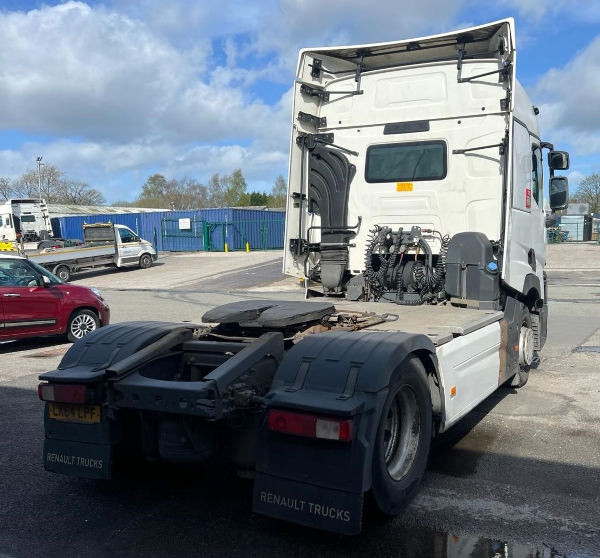 A Renault T430 4x2 Tractor Unit, Reg. No.LK64LPF, first registered 27/10/2014, indicated 640,629 km, - Image 8 of 13