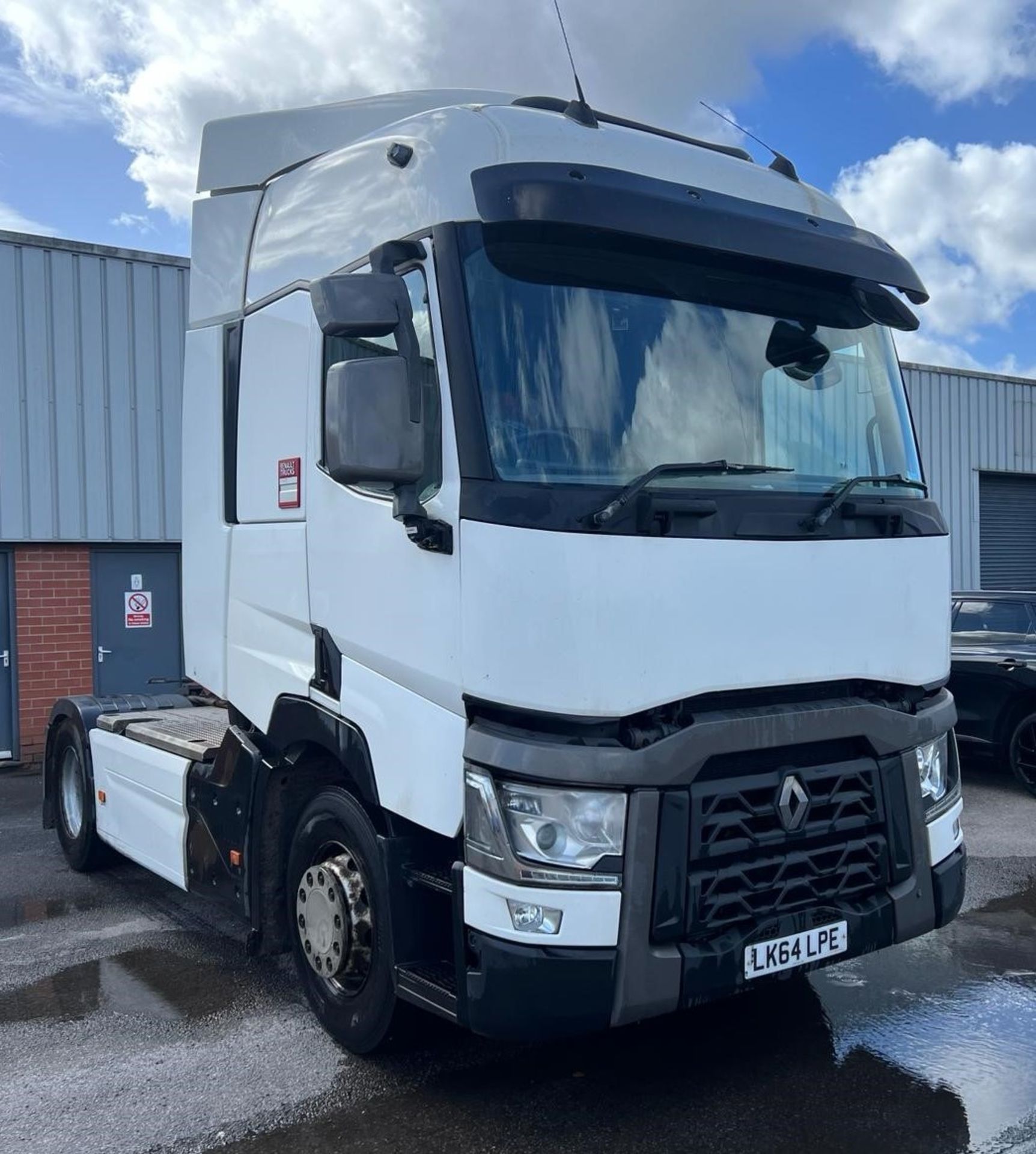 A Renault T430 4x2 Tractor Unit, Reg. No.LK64LPF, first registered 27/10/2014, indicated 640,629 km, - Image 9 of 13