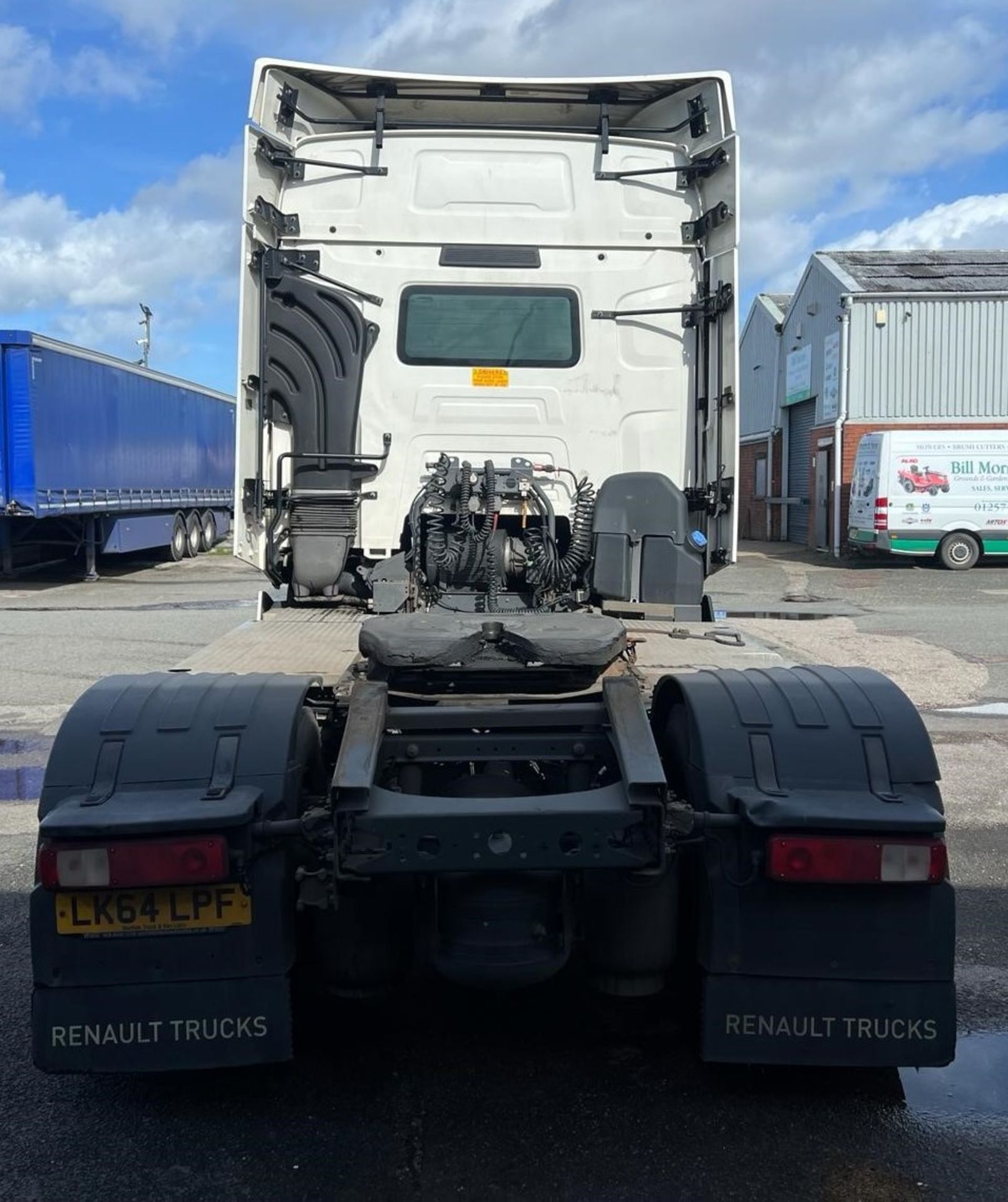 A Renault T430 4x2 Tractor Unit, Reg. No.LK64LPF, first registered 27/10/2014, indicated 640,629 km, - Image 6 of 13