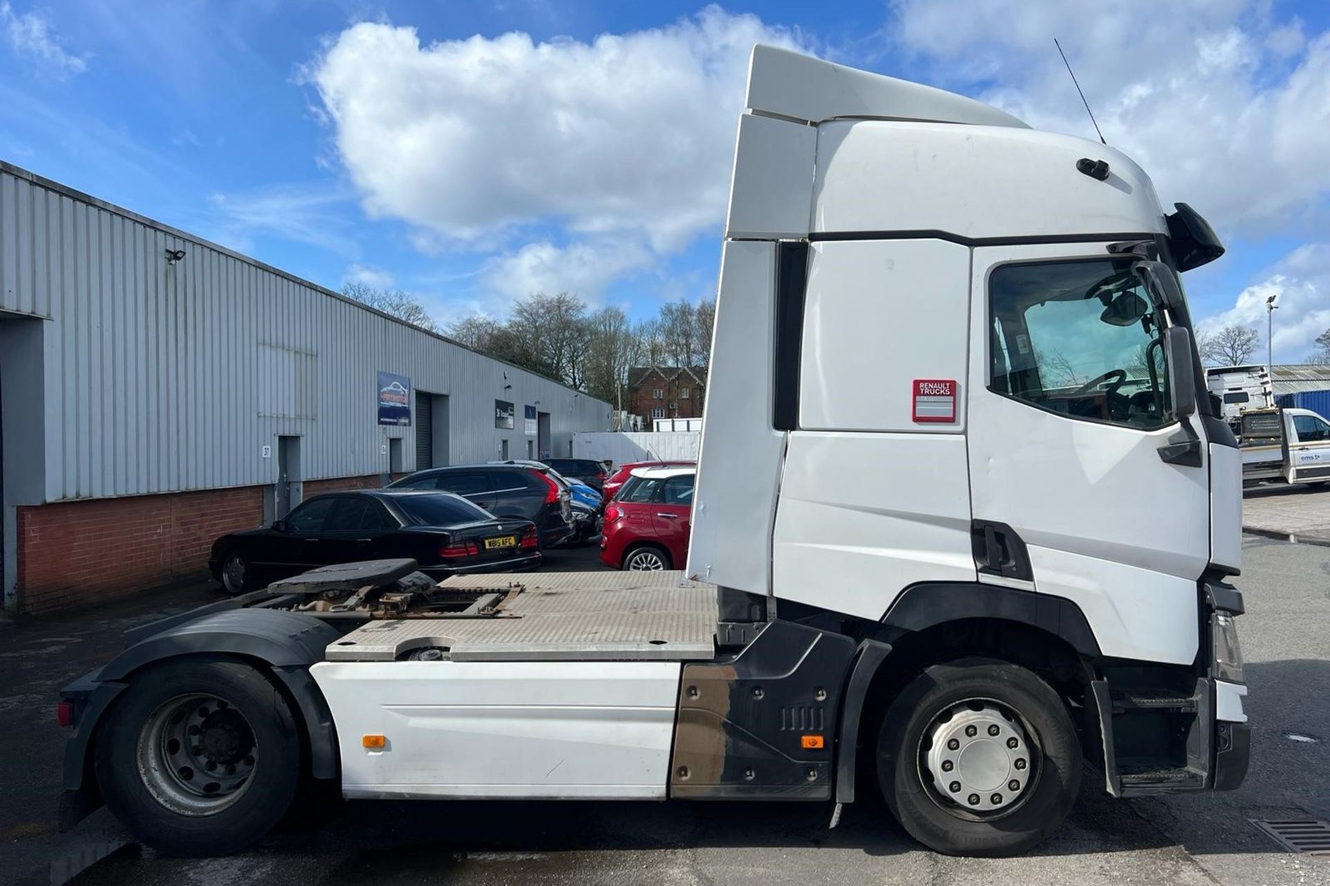 A Renault T430 4x2 Tractor Unit, Reg. No.LK64LPF, first registered 27/10/2014, indicated 640,629 km, - Image 7 of 13