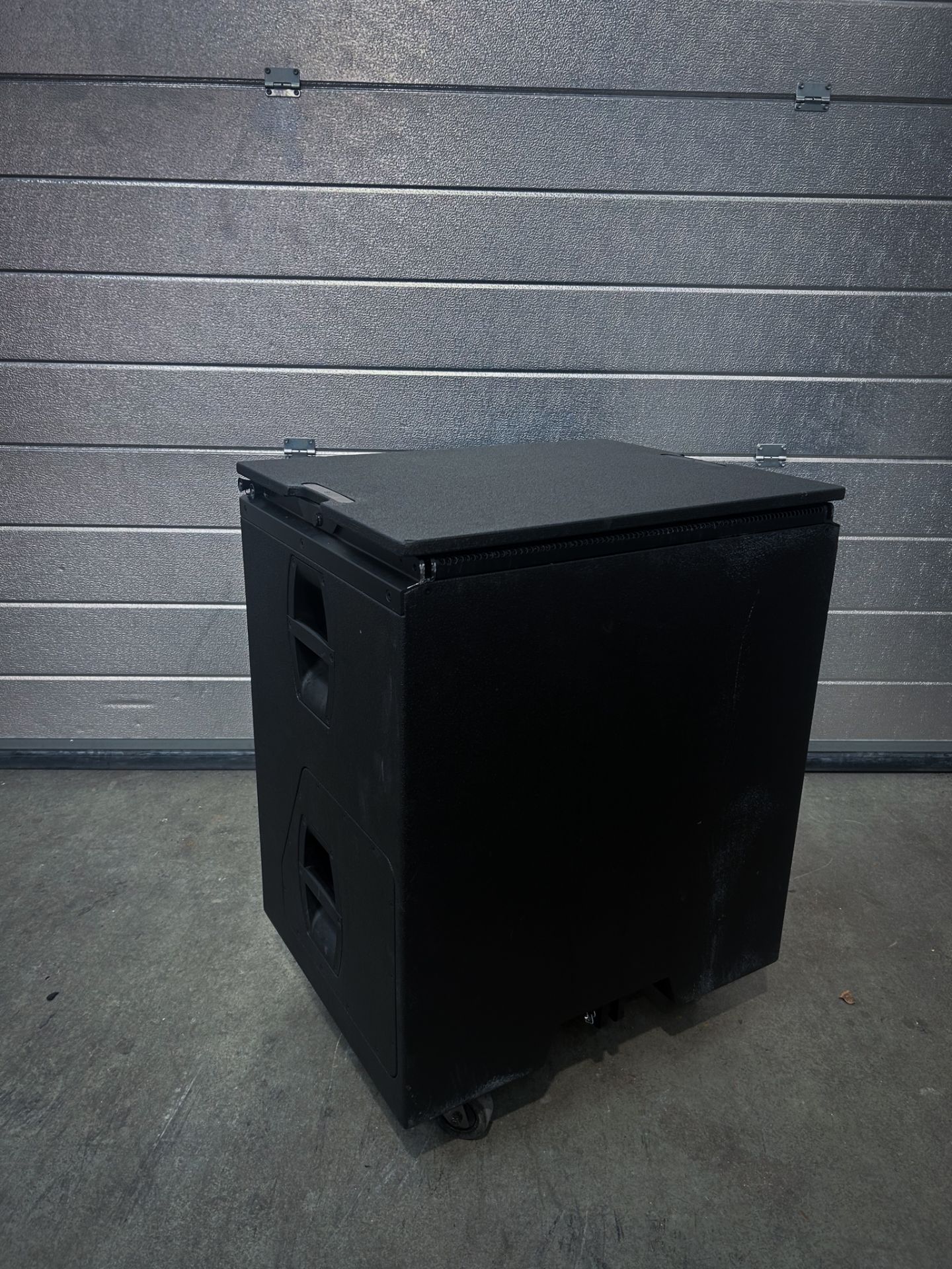 A d+b audiotechnik Y-SUB, NL4 Subwoofer, Black with Transport lid & Soft bag cover. Location: equip, - Image 2 of 3