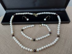 Pearl Necklace, Bracelet andEarrings Set. RRP £55.99. With Box