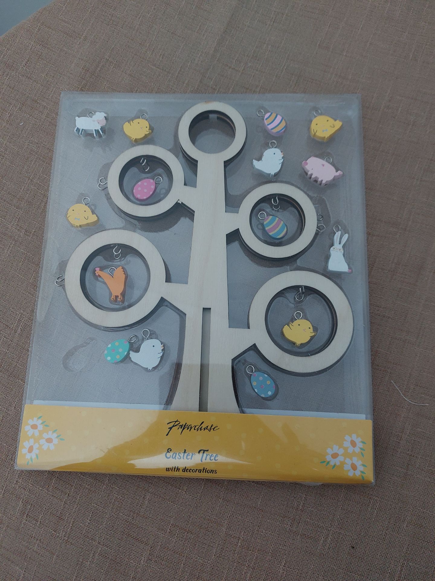 Easter Pack Including Easter Tree, Bunting, Balloons, Foam Masks Etc RRP Approx £100 - Image 6 of 8