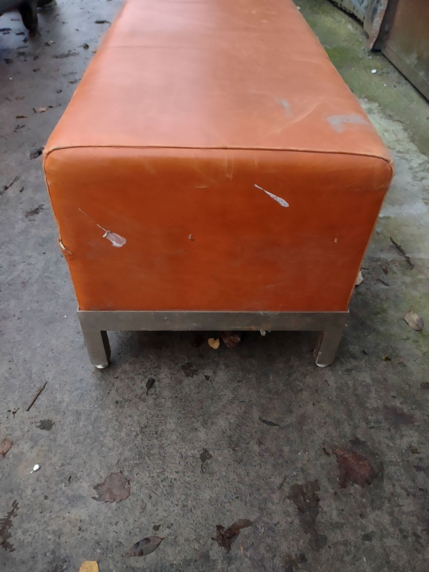 Vintage Look Leather Foot Stool 113*44*44cm Sourced From Luxury House Clearance - Image 4 of 4