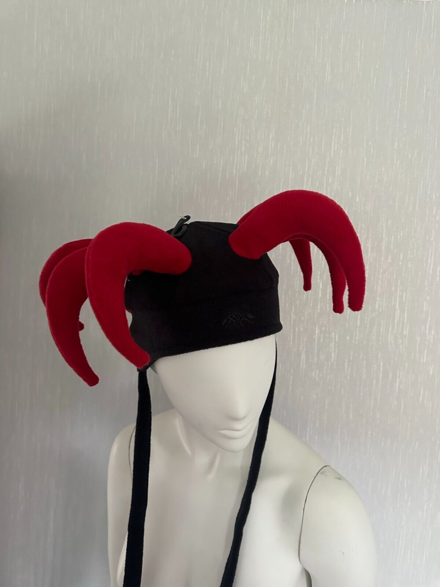 Novelty/Party/Fancy Dress Hat Red/Black Brand New FN1C