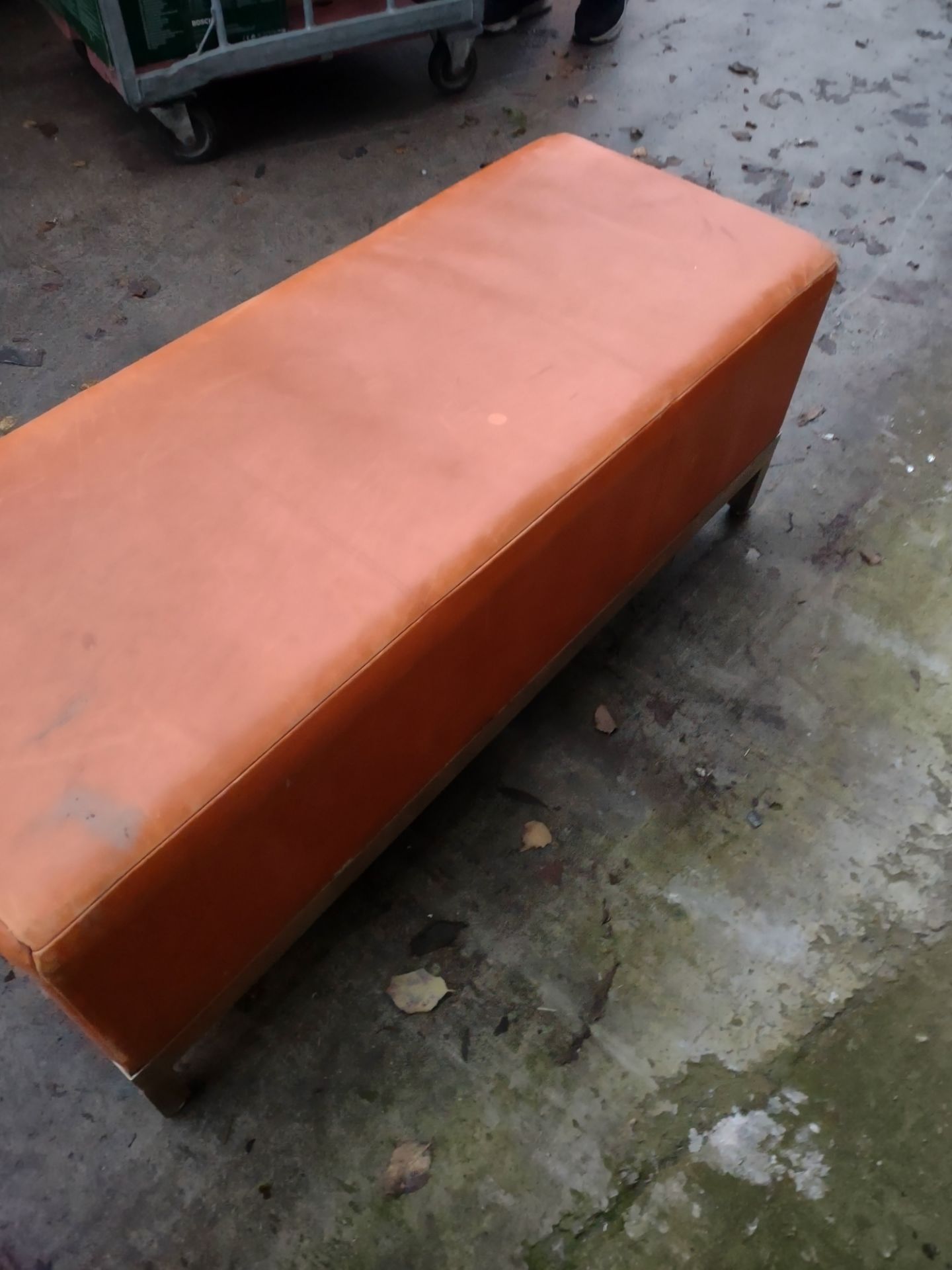 Vintage Look Leather Foot Stool 113*44*44cm Sourced From Luxury House Clearance - Image 2 of 4