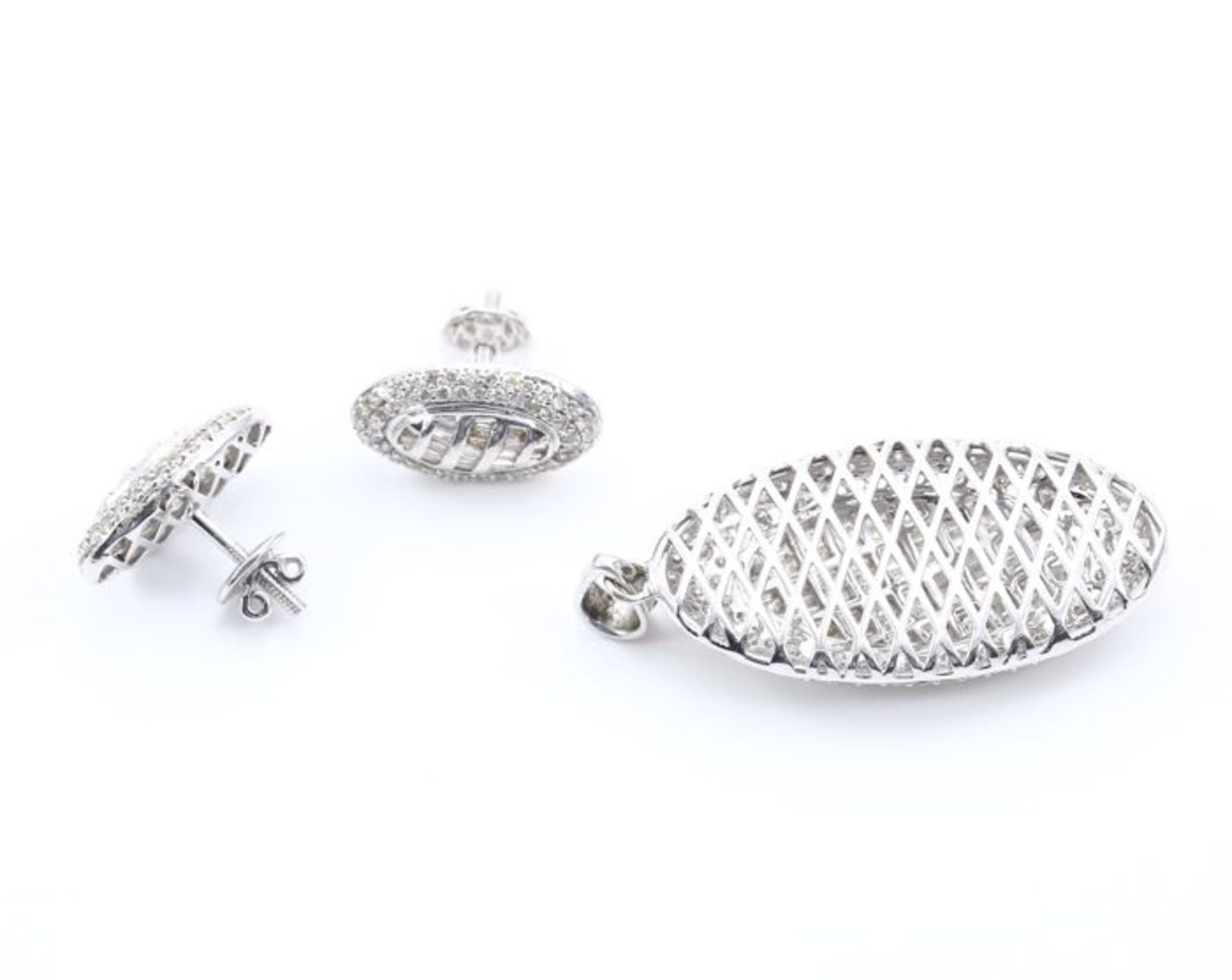 IGI Certified 14 K/585 White Gold Diamond Pendant Necklace with Matching Diamond Earrings - Image 9 of 10