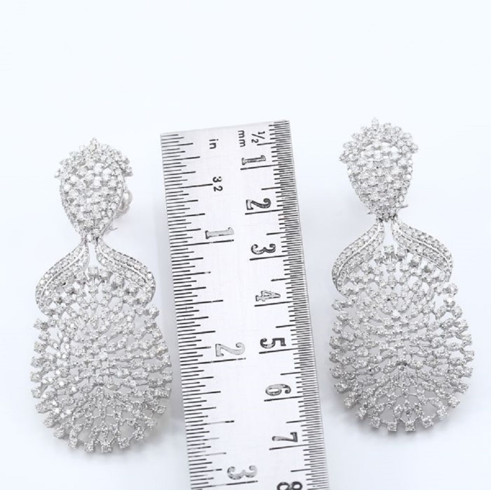 IGI Certified 14 K/585 White Gold Diamond Long Chandelier Earrings - Image 6 of 9