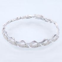 IGI Certified 14 K / 585 Leaf Design Designer Diamond Bracelet