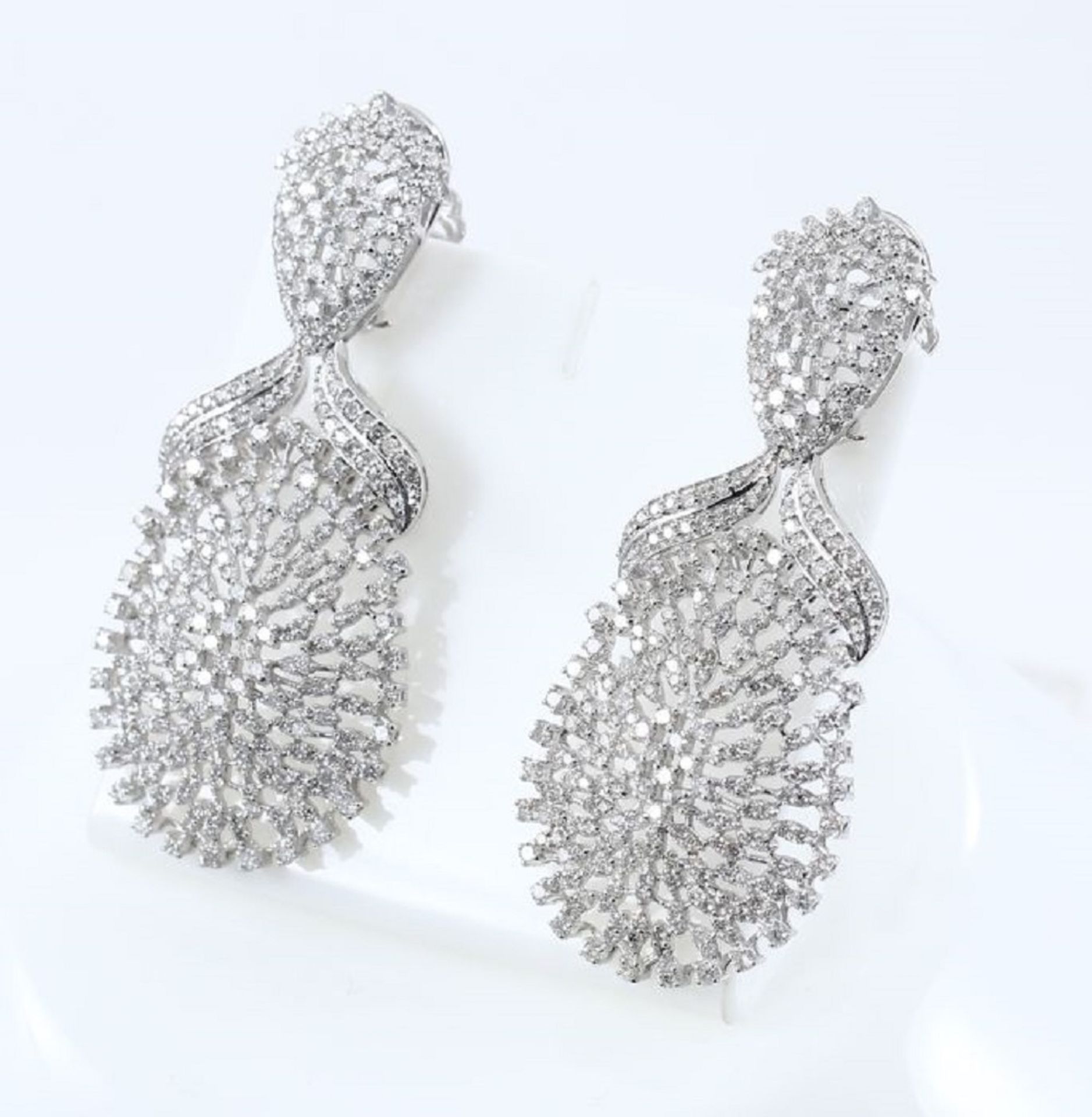 IGI Certified 14 K/585 White Gold Diamond Long Chandelier Earrings - Image 3 of 9
