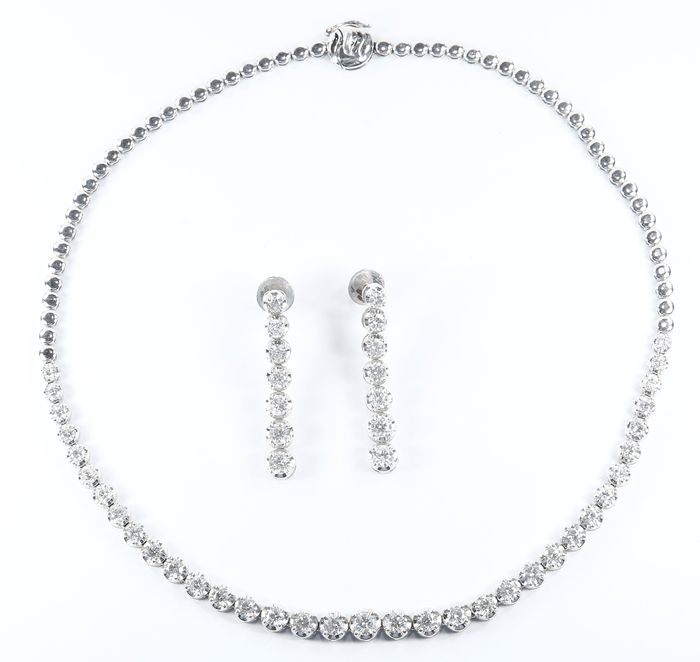 IGI Certified 14 K/ 585 White Gold Solitaire Diamonds Necklace with matching Drop Earrings - Image 6 of 8