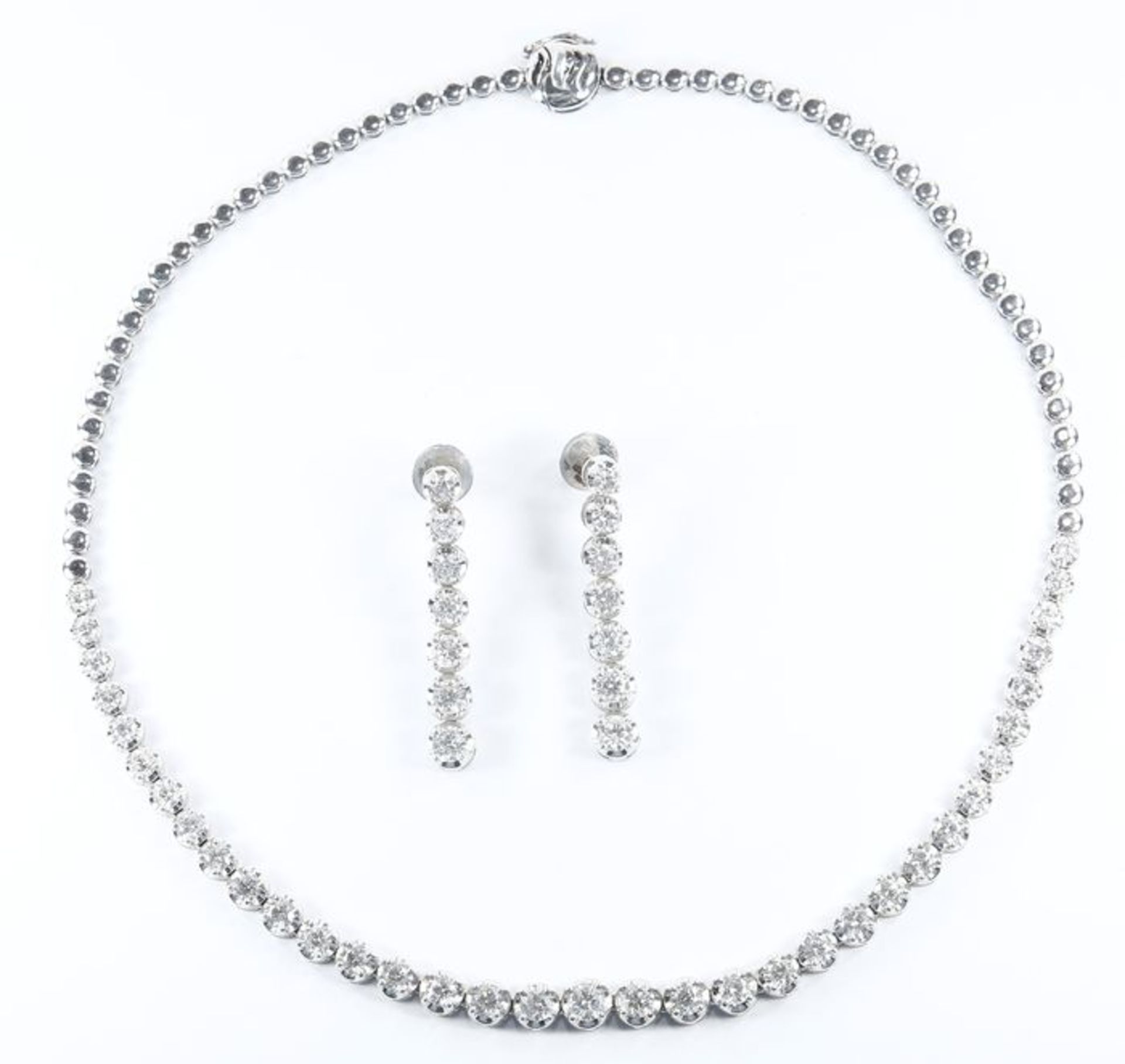 IGI Certified 14 K/ 585 White Gold Solitaire Diamonds Necklace with matching Drop Earrings - Image 6 of 8