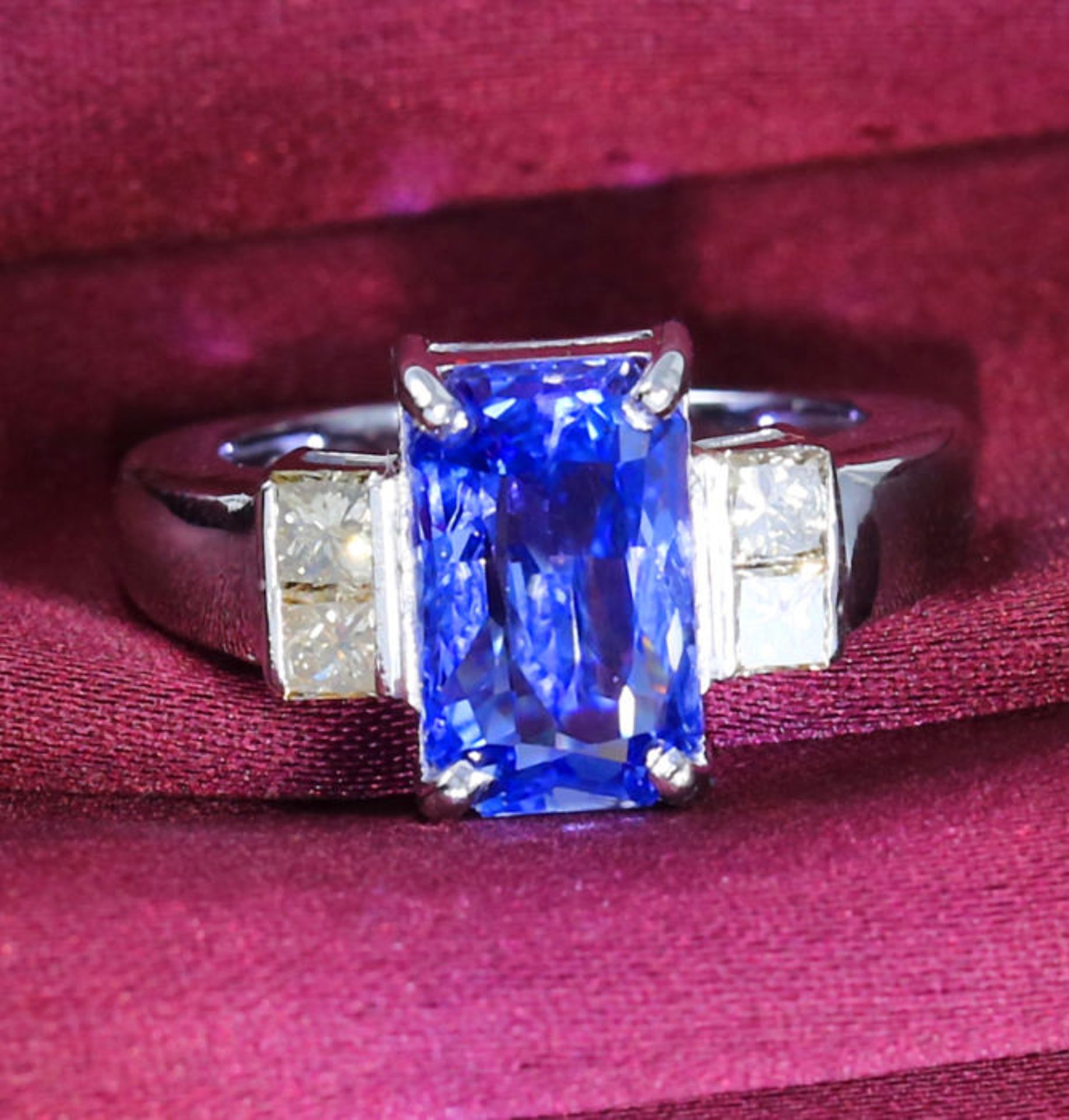 14 K Very Exclusive Designer White Gold Blue Sapphire (GIA Certified) and Diamond Ring - Image 8 of 10