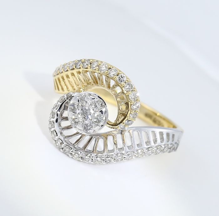 IGI Certified 18 K / 750 Yellow Gold Designer Diamond Ring - Image 4 of 10