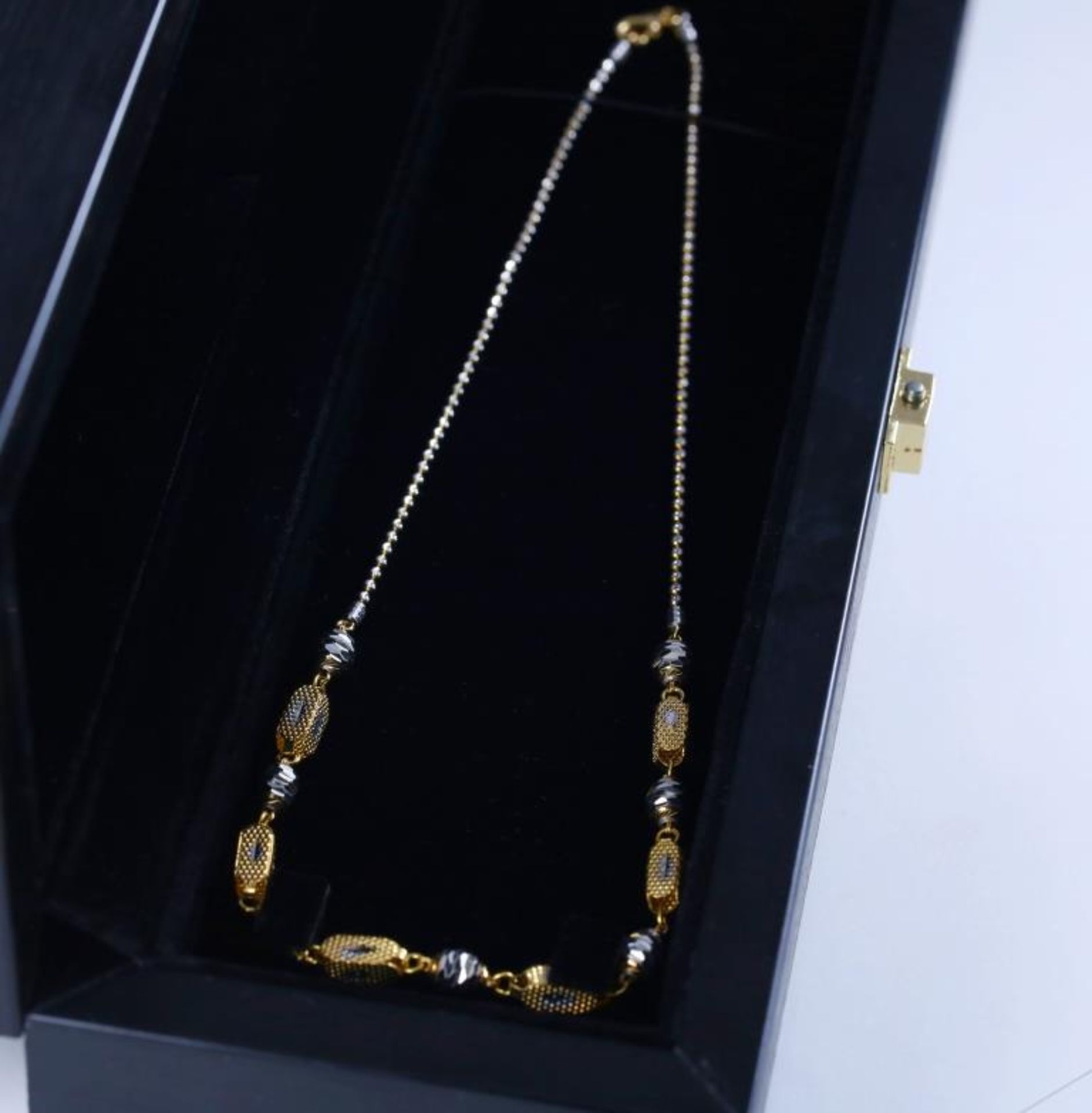 18 K / 750 Hallmarked Yellow and White Gold Chain Necklace - Image 2 of 4