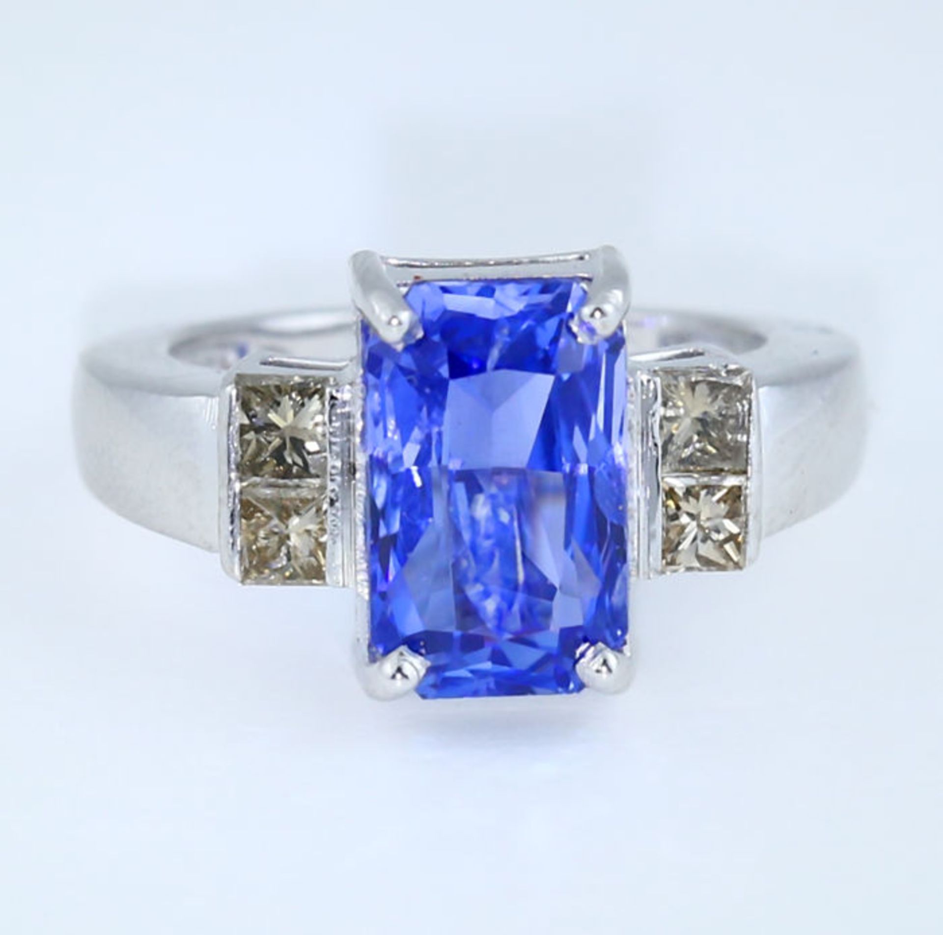 14 K Very Exclusive Designer White Gold Blue Sapphire (GIA Certified) and Diamond Ring - Image 4 of 10