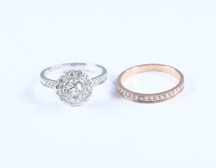 18 K/ 750 - Set of 2 Rings with Solitaire Diamond & Side Diamonds - Image 4 of 5