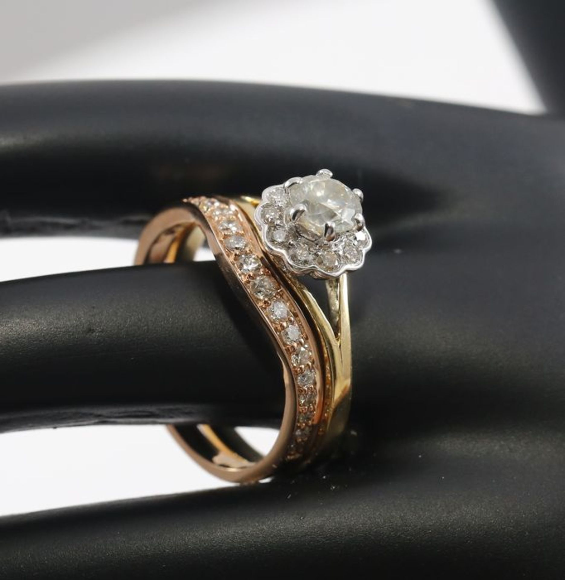 18 K / 750 Set of 2 Diamond Rings with Side Diamonds - Image 8 of 9