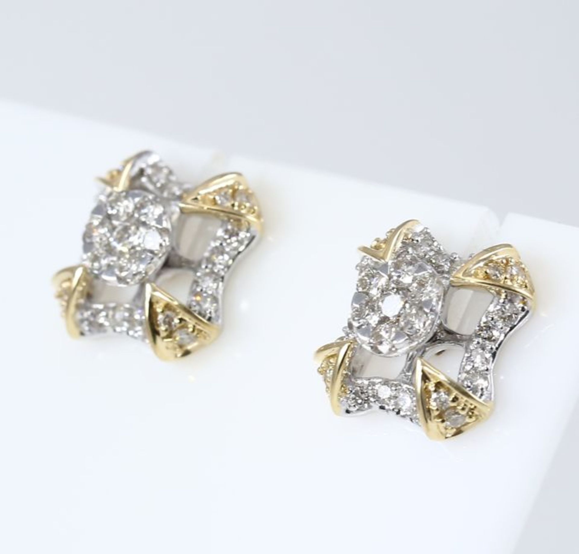 IGI Certified 18 K /750 Yellow Gold and Diamond Earrings - Image 7 of 8