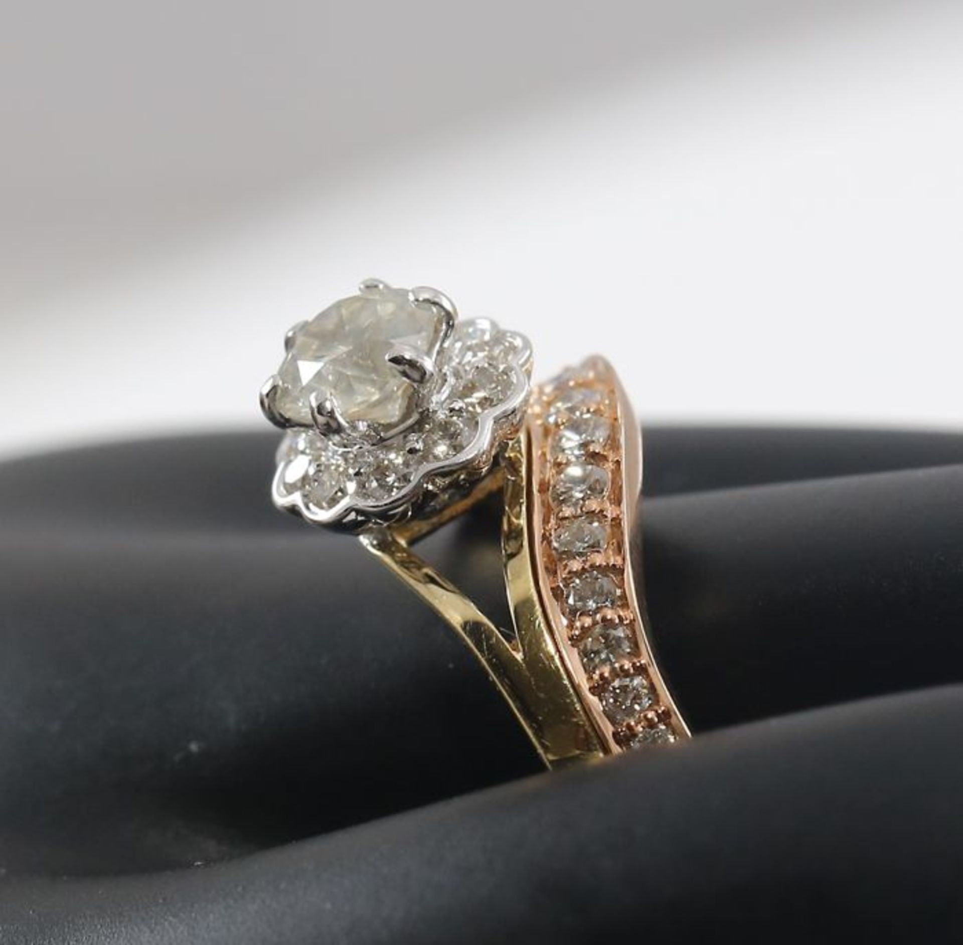 18 K / 750 Set of 2 Diamond Rings with Side Diamonds - Image 9 of 9