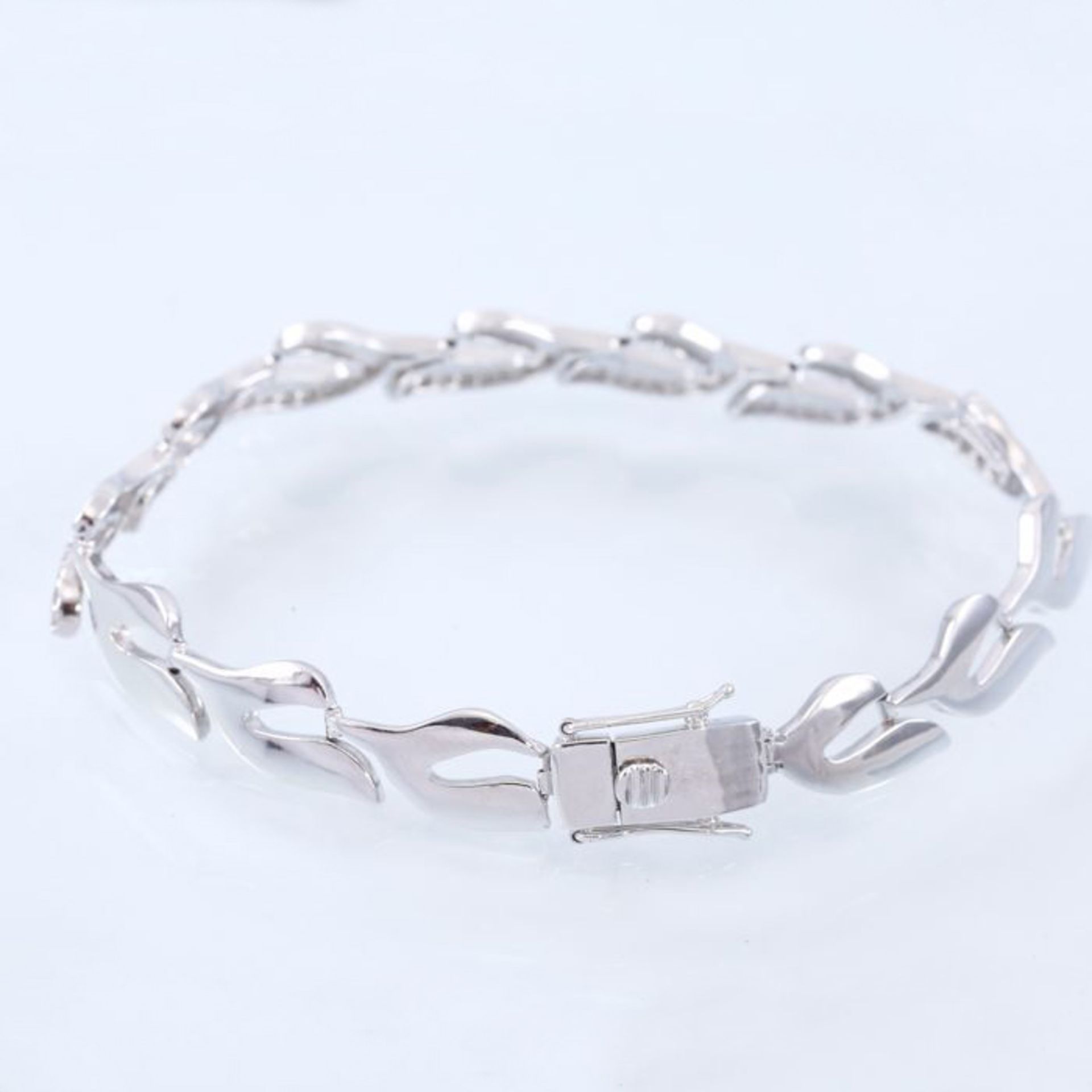 IGI Certified 14 K / 585 Leaf Design Designer Diamond Bracelet - Image 4 of 8
