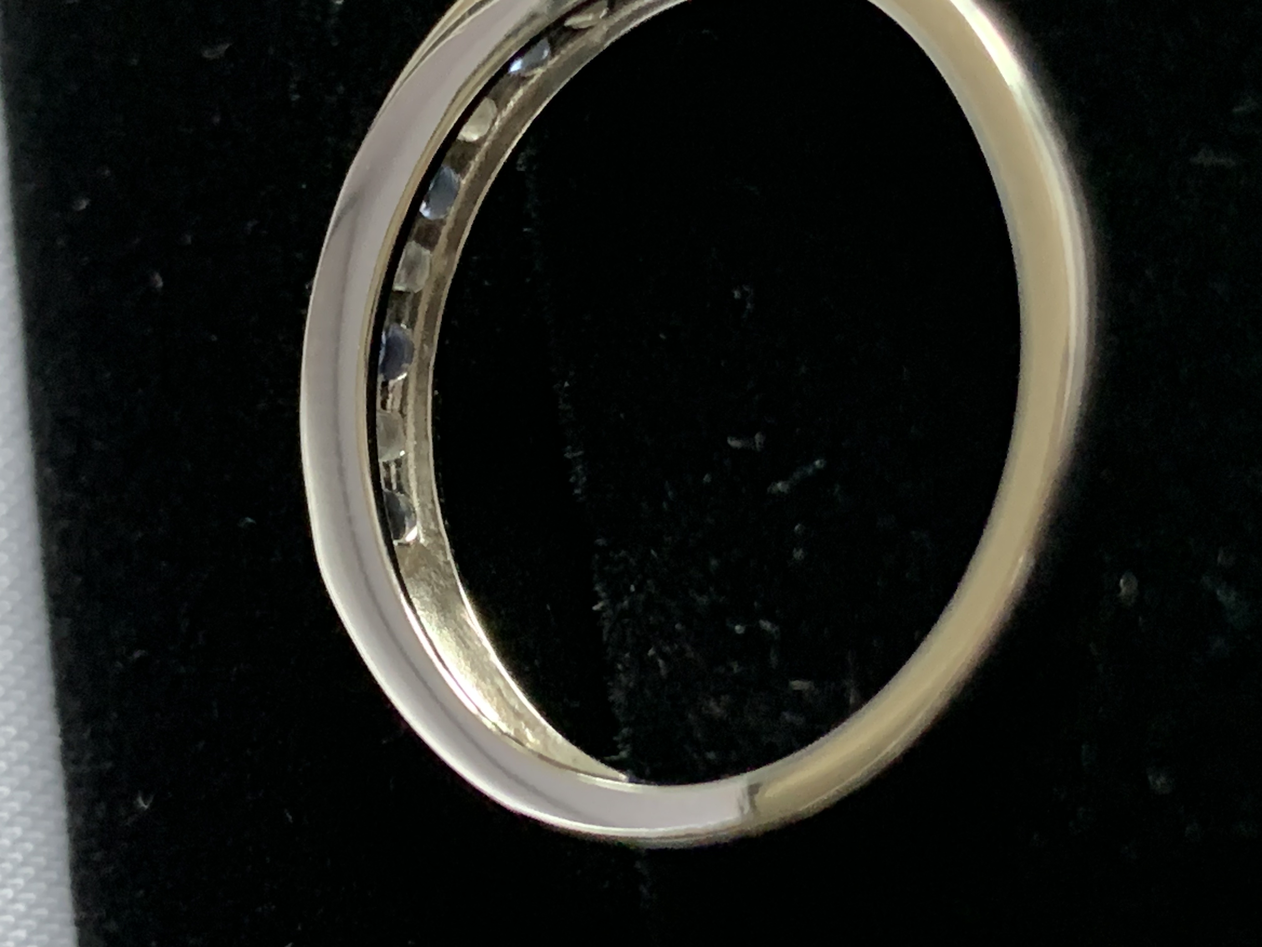 9ct White Gold Channel Set Semi Eternity Diamond & Sapphire Ring 0.12 - Image 8 of 10