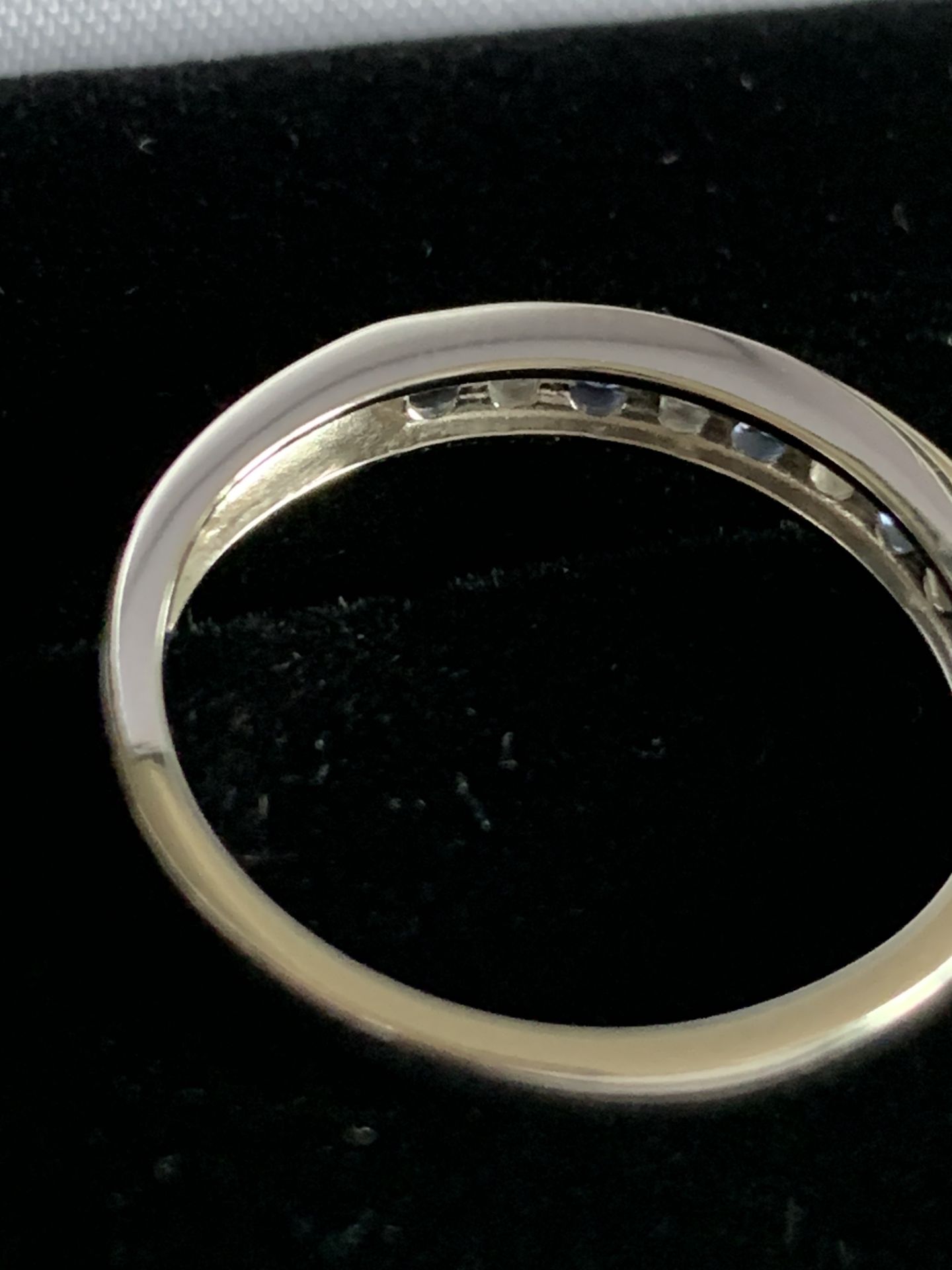 9ct White Gold Channel Set Semi Eternity Diamond & Sapphire Ring 0.12 - Image 8 of 10