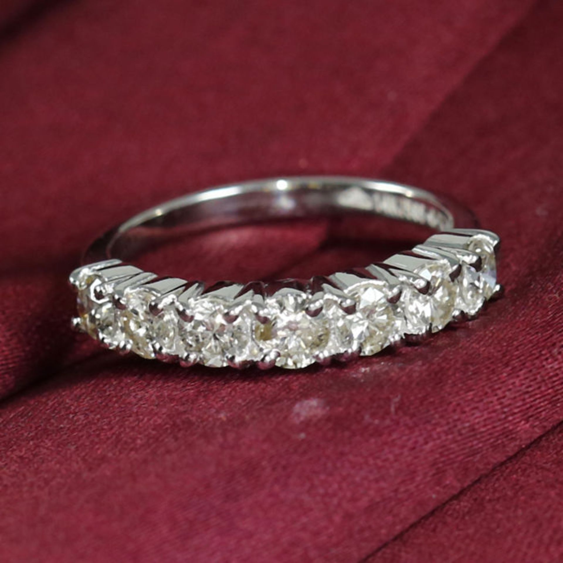 IGI Certified 14 K / 585 White Gold 7 Diamond Ring - Image 3 of 5