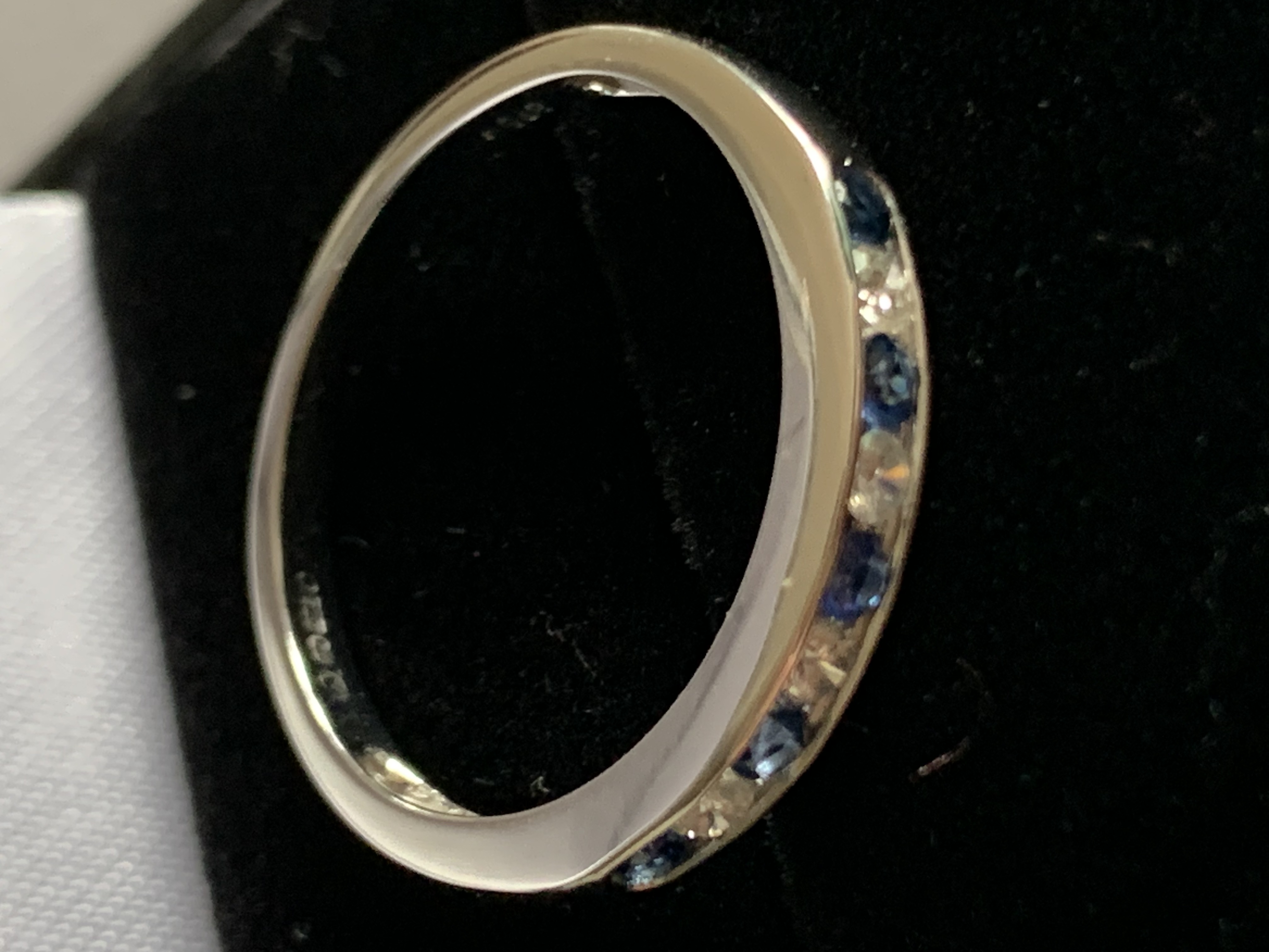 9ct White Gold Channel Set Semi Eternity Diamond & Sapphire Ring 0.12 - Image 4 of 10