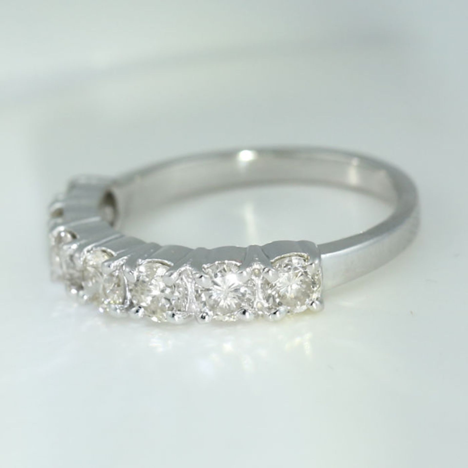 IGI Certified 14 K / 585 White Gold 7 Diamond Ring - Image 4 of 5