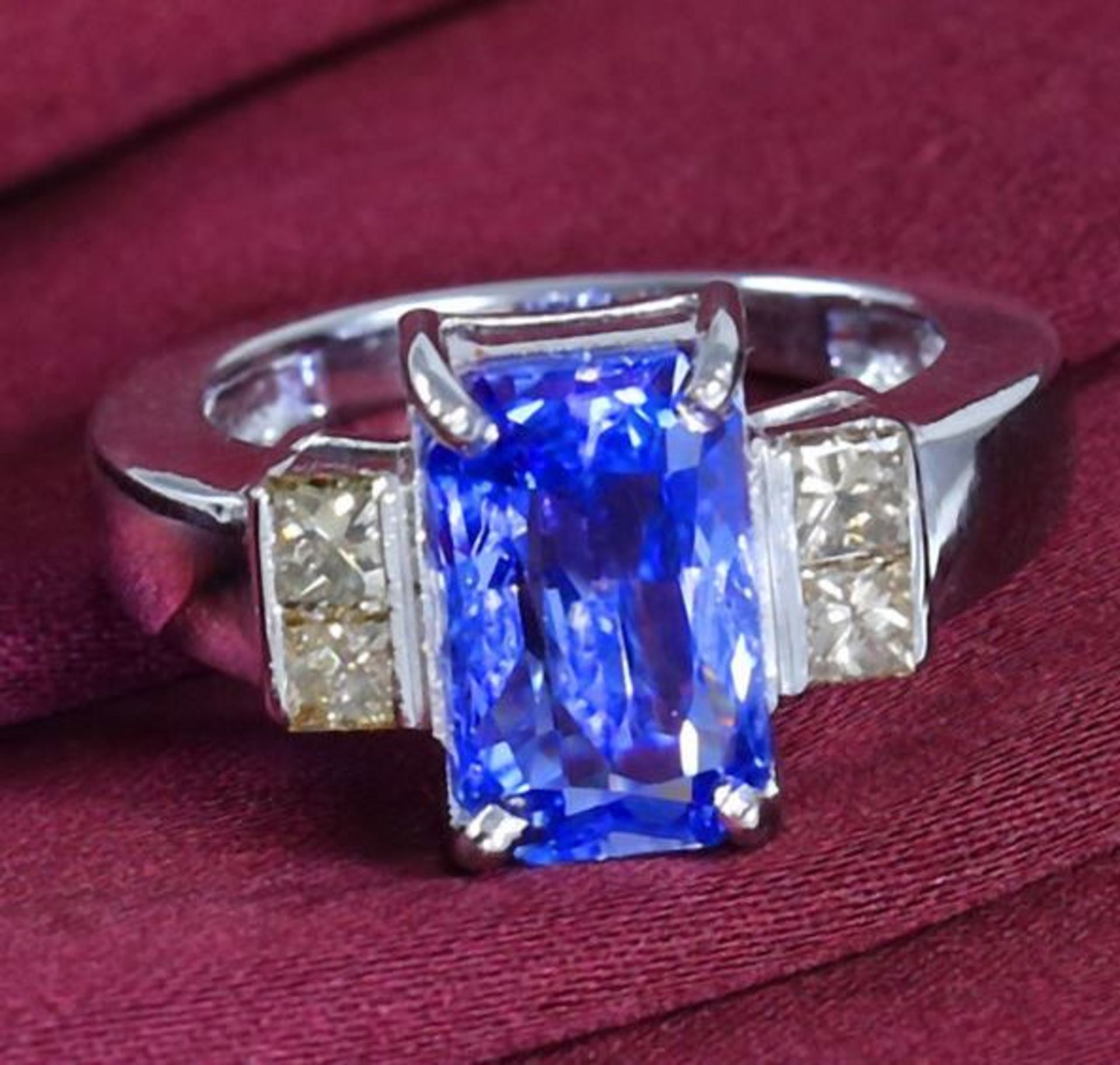 14 K Very Exclusive Designer White Gold Blue Sapphire (GIA Certified) and Diamond Ring - Image 6 of 10