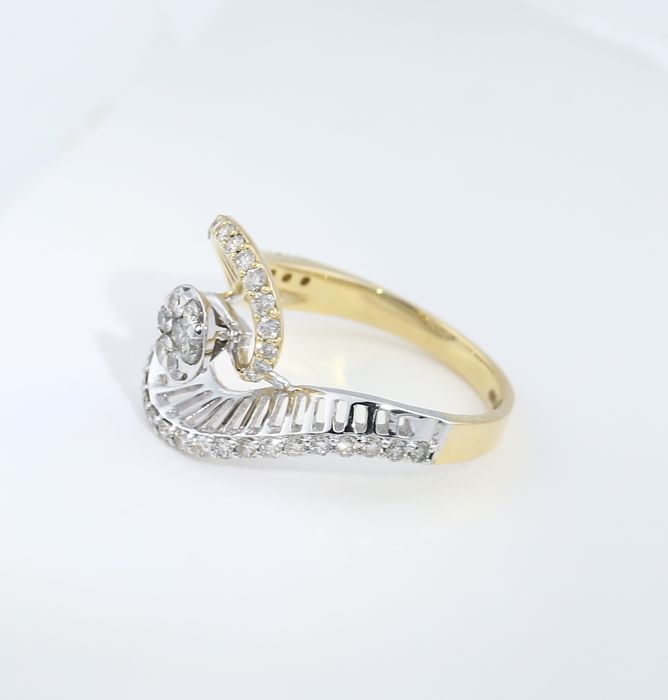 IGI Certified 18 K / 750 Yellow Gold Designer Diamond Ring - Image 10 of 10