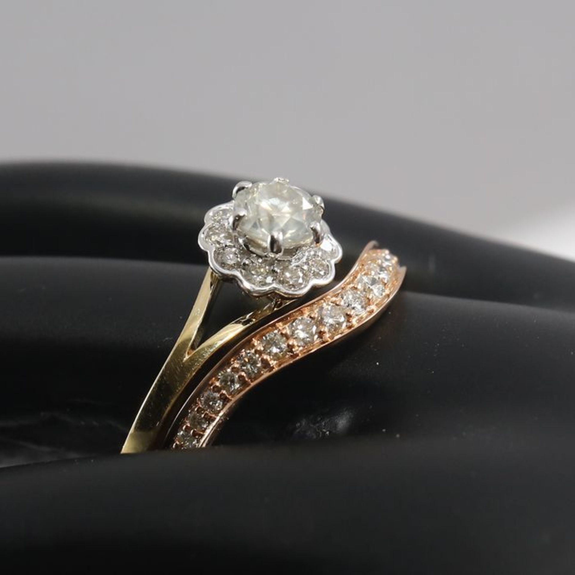 18 K / 750 Set of 2 Diamond Rings with Side Diamonds - Image 4 of 9