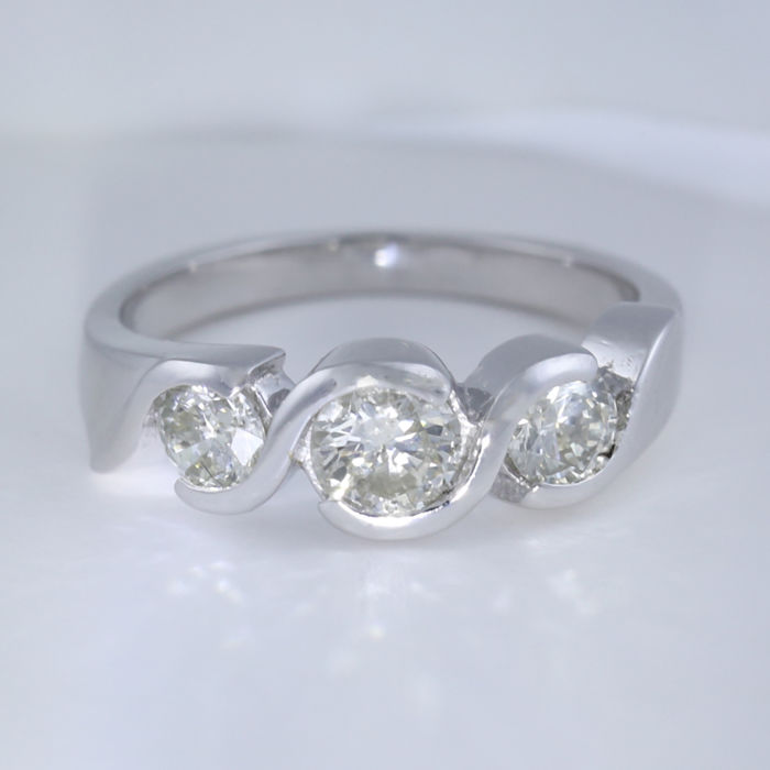 IGI Certified 14 K/ 585 White Gold Solitaire Diamond Ring - Image 2 of 5