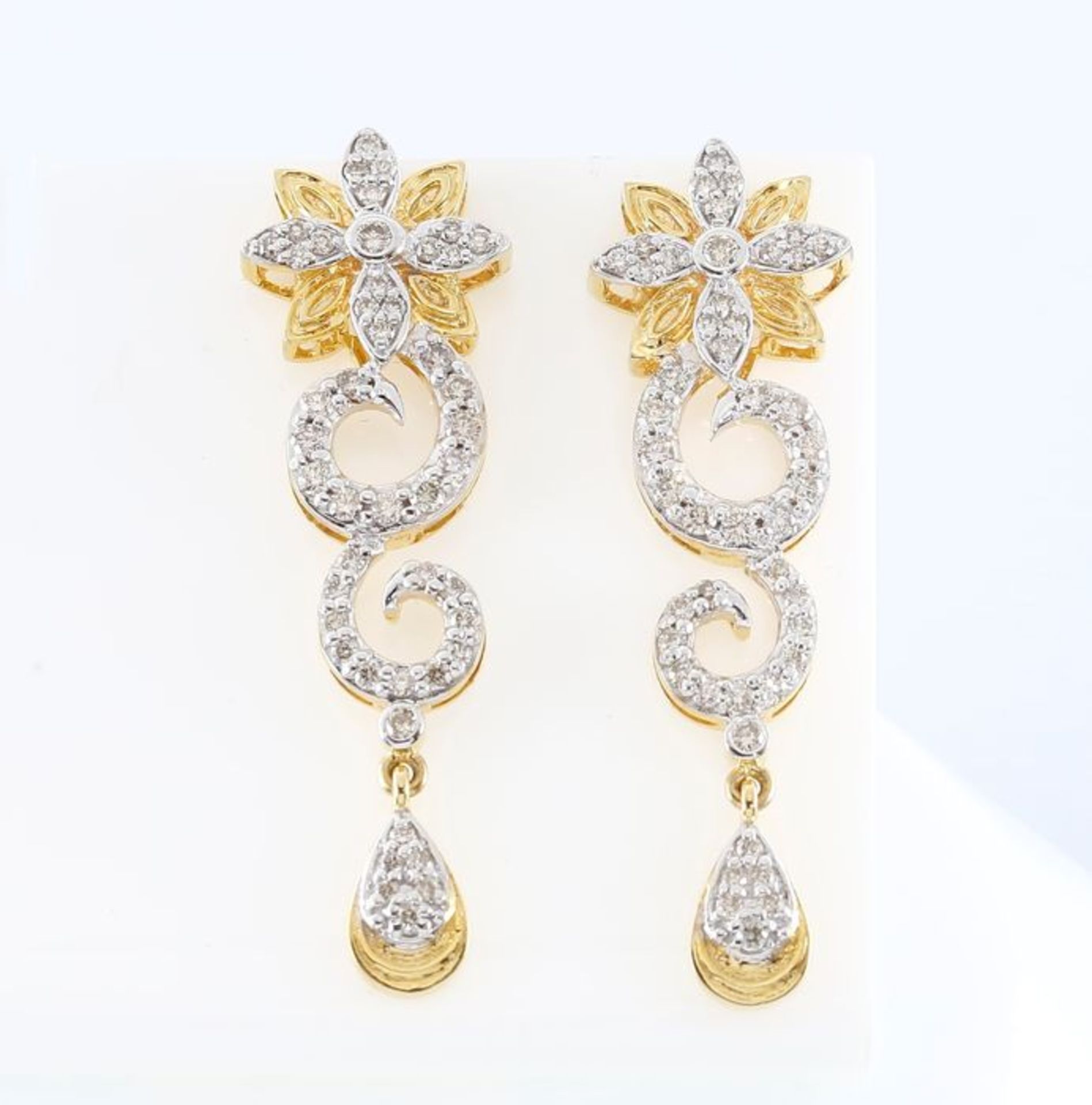 IGI Certified 14 K / 585 Yellow Gold Diamond Necklace with Matching Chandelier Earrings - Image 2 of 8