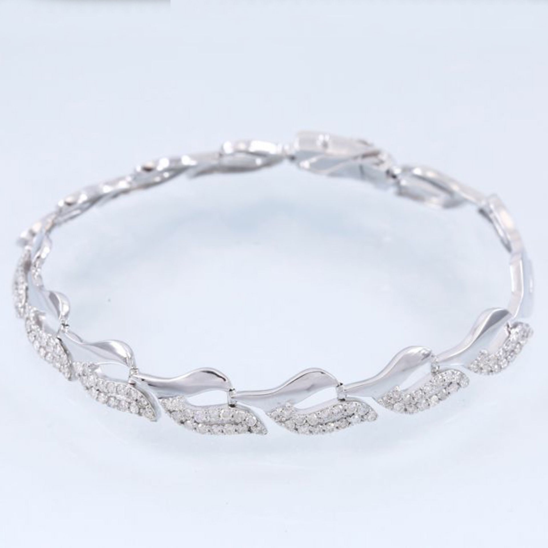 IGI Certified 14 K / 585 Leaf Design Designer Diamond Bracelet - Image 5 of 8